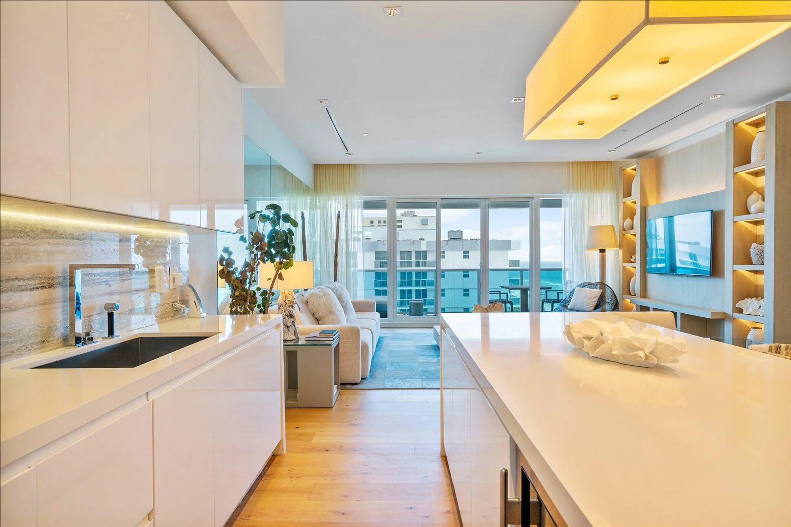 Sundrenched Miami Majesty Penthouse with Ocean Views — photograph 10