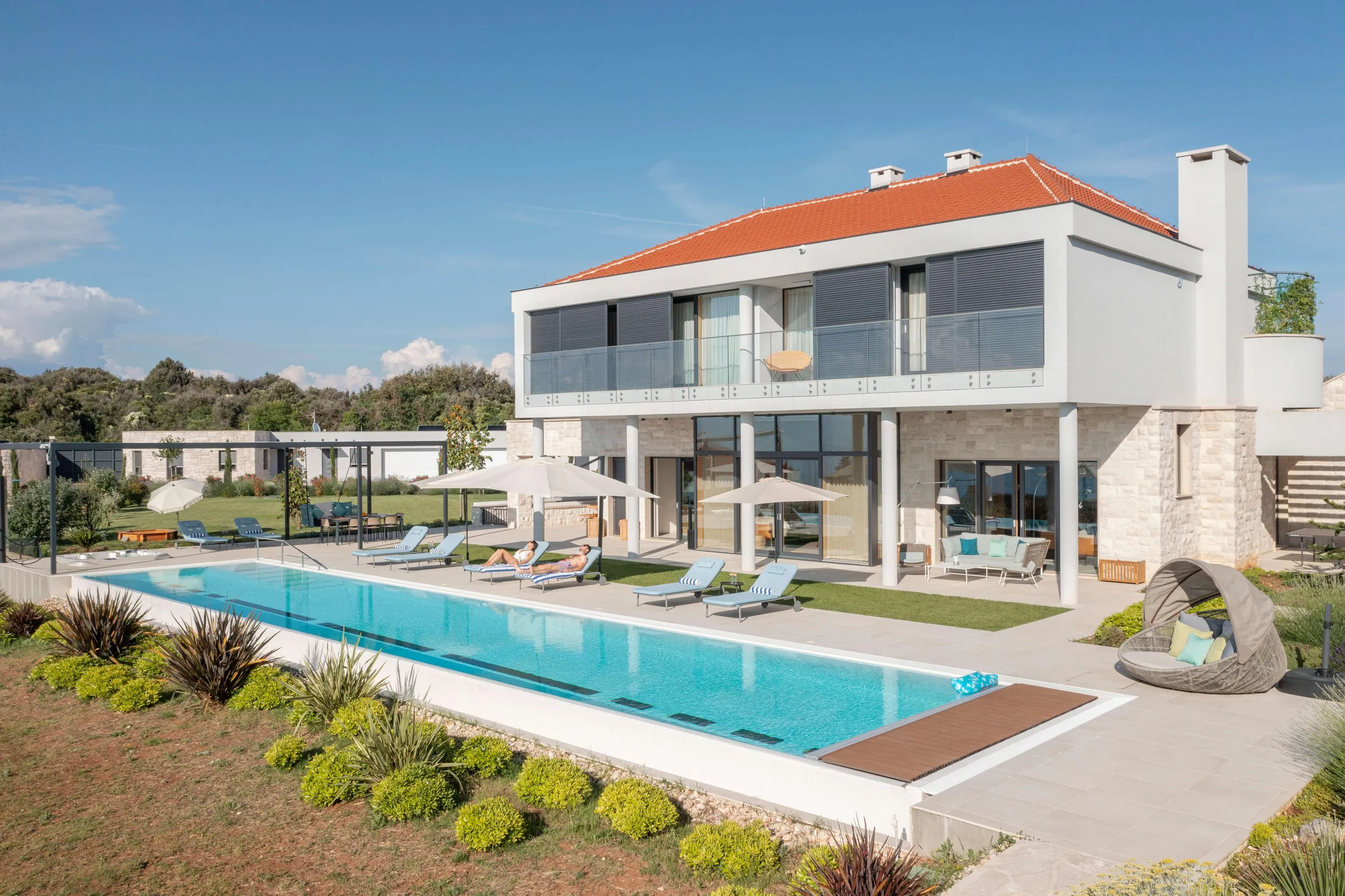 Unveiling Brac Luxury Retreat with Sparkling Pool and  Panoramic Views — photograph 2