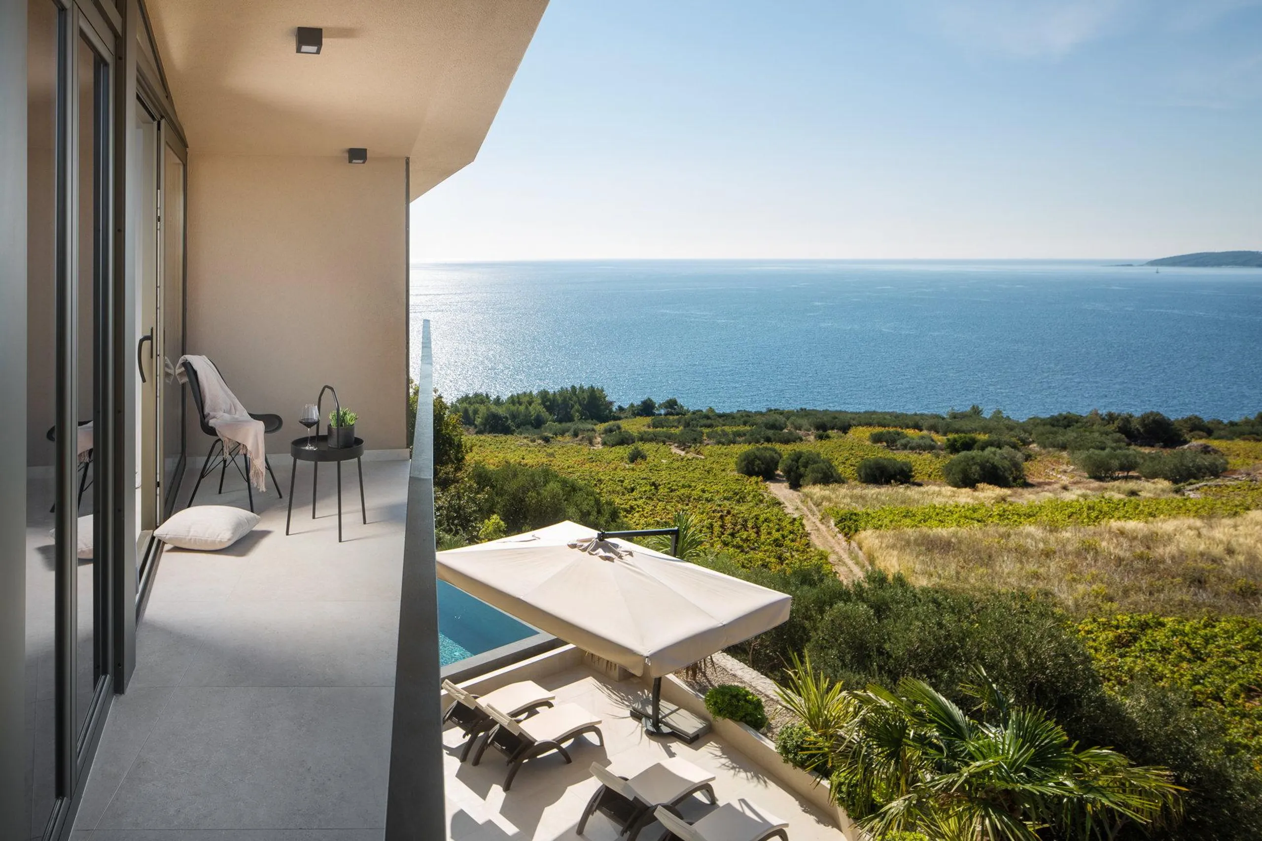 Fantastic 4Bedroom Villa with Infinity Pool and Sea Views — photograph 9