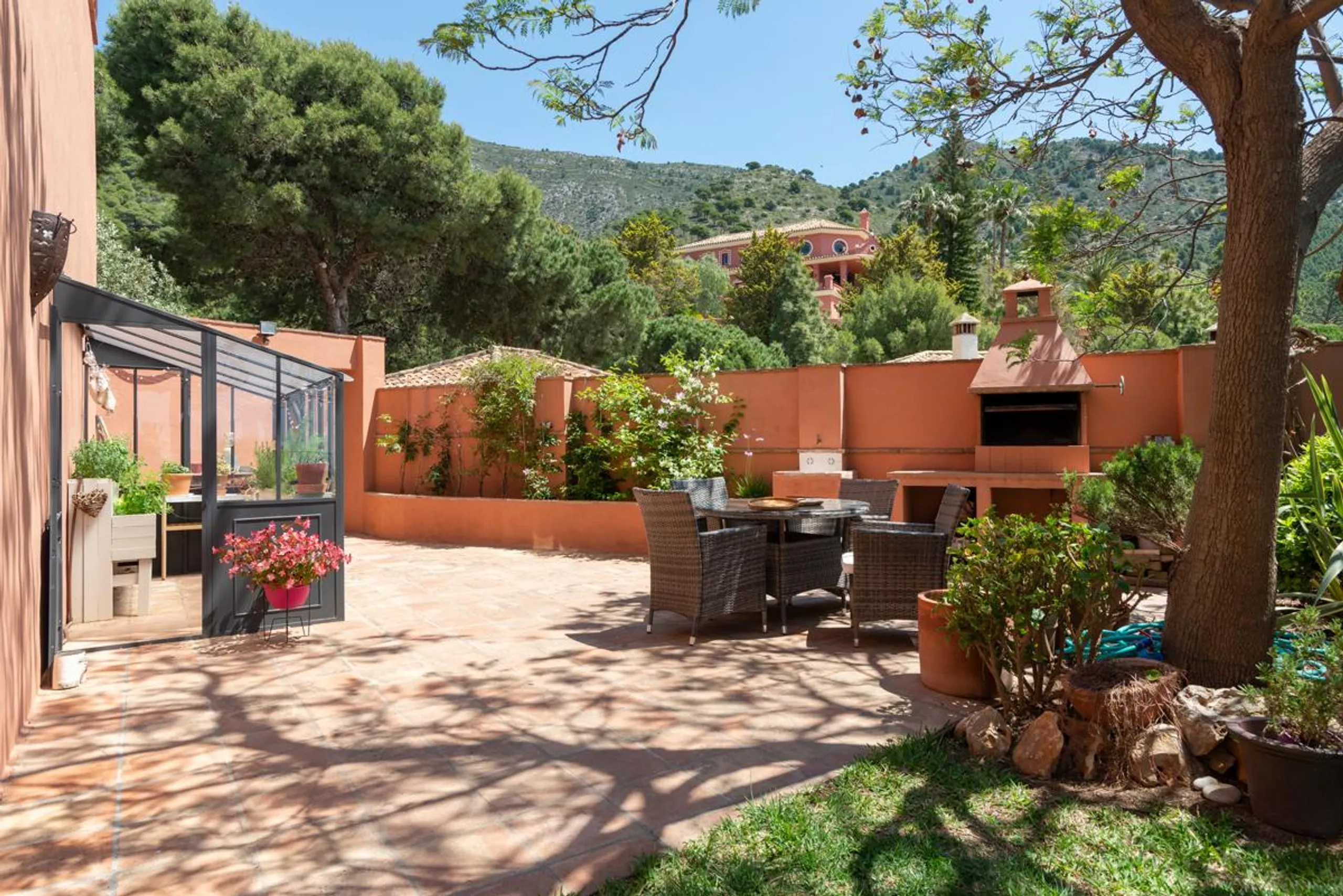 Posh Villa in Costa Del Sol with Private Pool and Garden — photograph 8