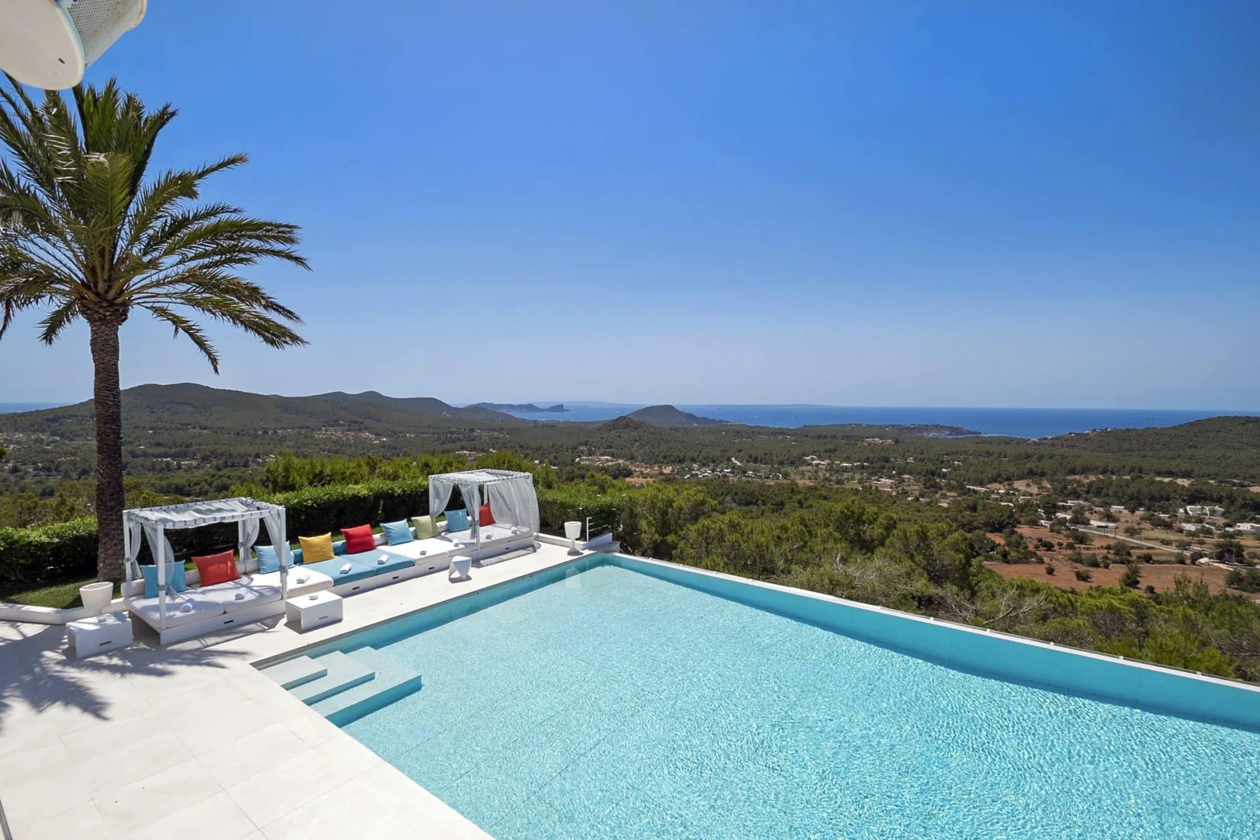 Modern Contemporary Ibiza Ultra Estate with Infinity Pool and Disco Room — photograph 2