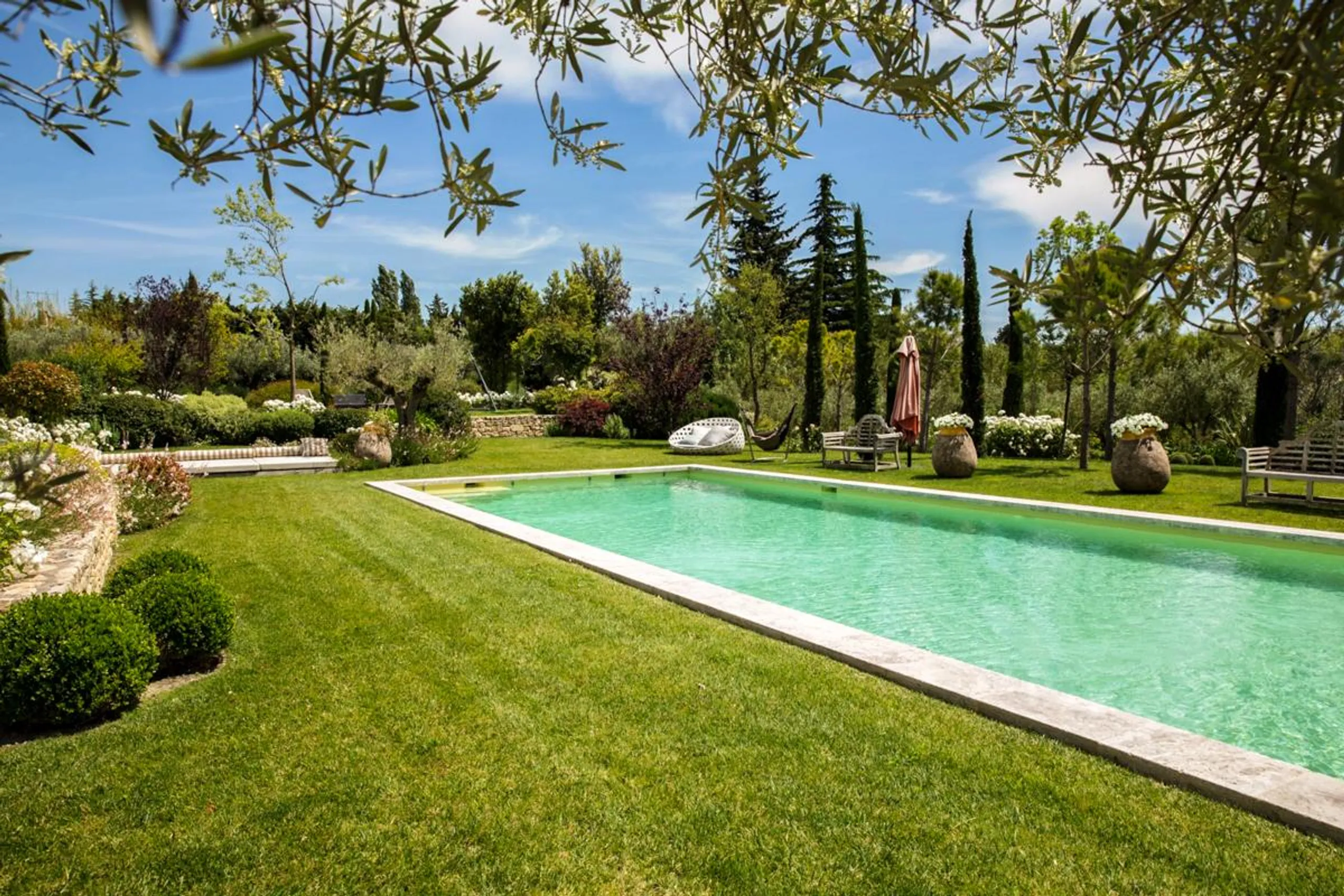 Relaxing Modern Villa with Private Pool and Garden — photograph 2