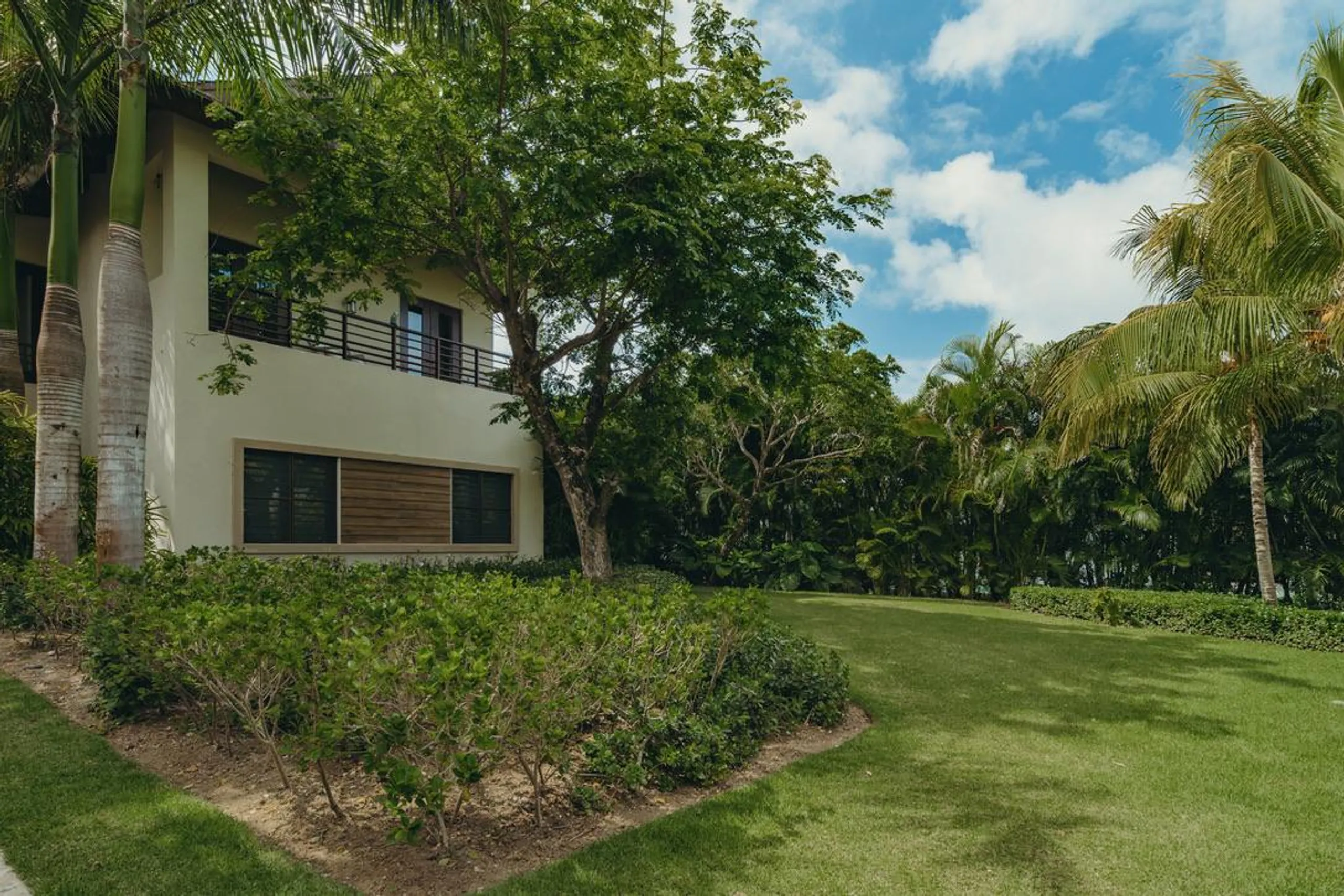 Enchanting Punta Cana Retreat with Private Pool and Tropical Gardens — photograph 5