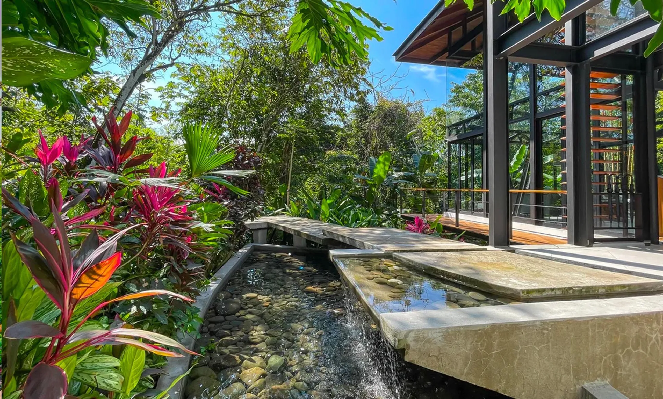 Tropical Modern Luxury Villa in with Private Pool  and Jungle Views — photograph 8