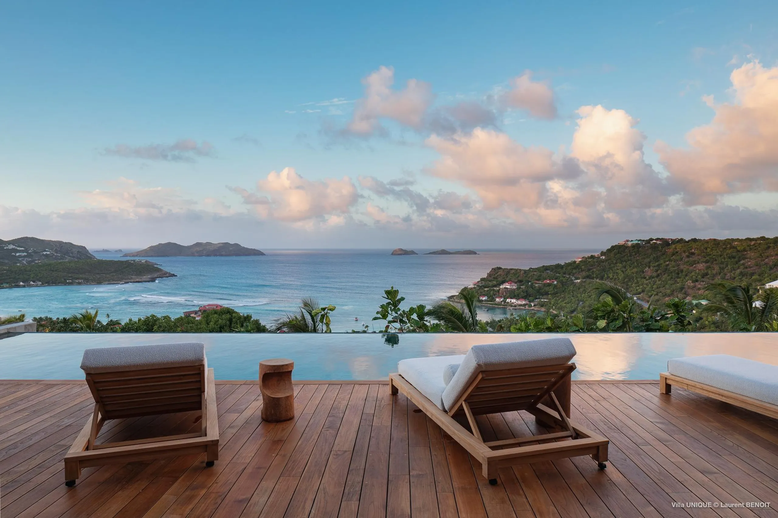 Stunning and Unique Saint Barts showplace villa with infinity pool — photograph 4