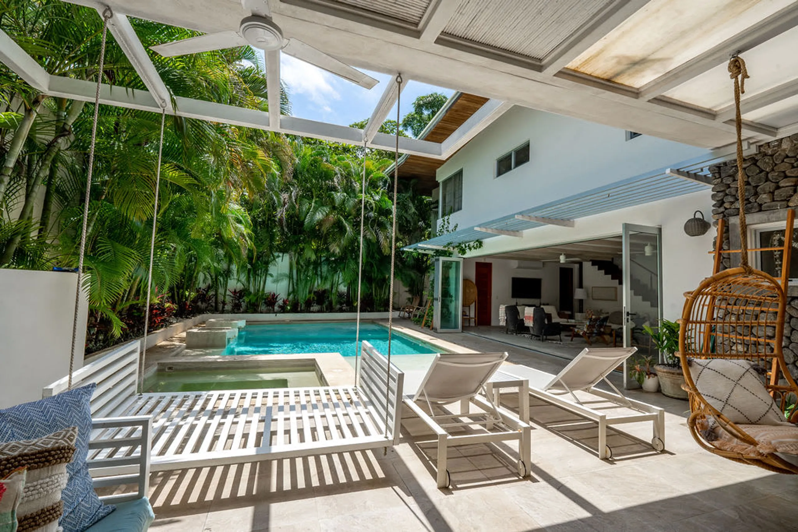 Spacious & Chic Villa with Private Pool, and Steps from Surf & Vibrant Town Life — photograph 9