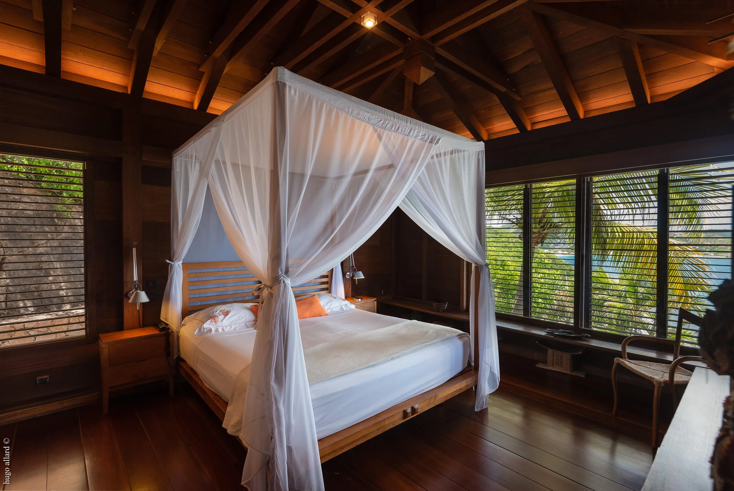 Rejuvenating Seaside Villa with Private Pool and Walks to Beach — photograph 8
