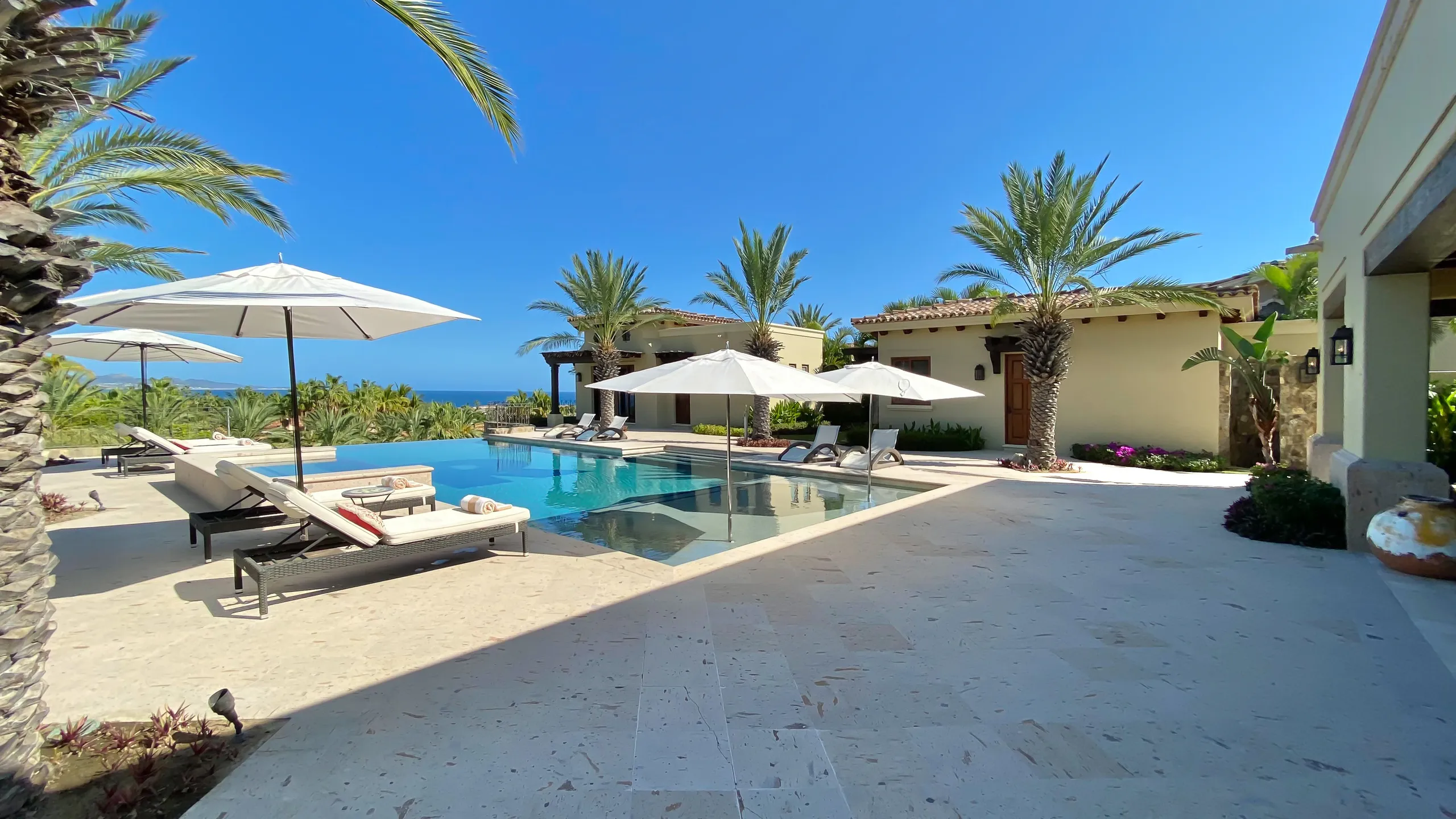 Luxurious Palmilla Mountain Villa with Infinity Pool & Sea Views — photograph 5