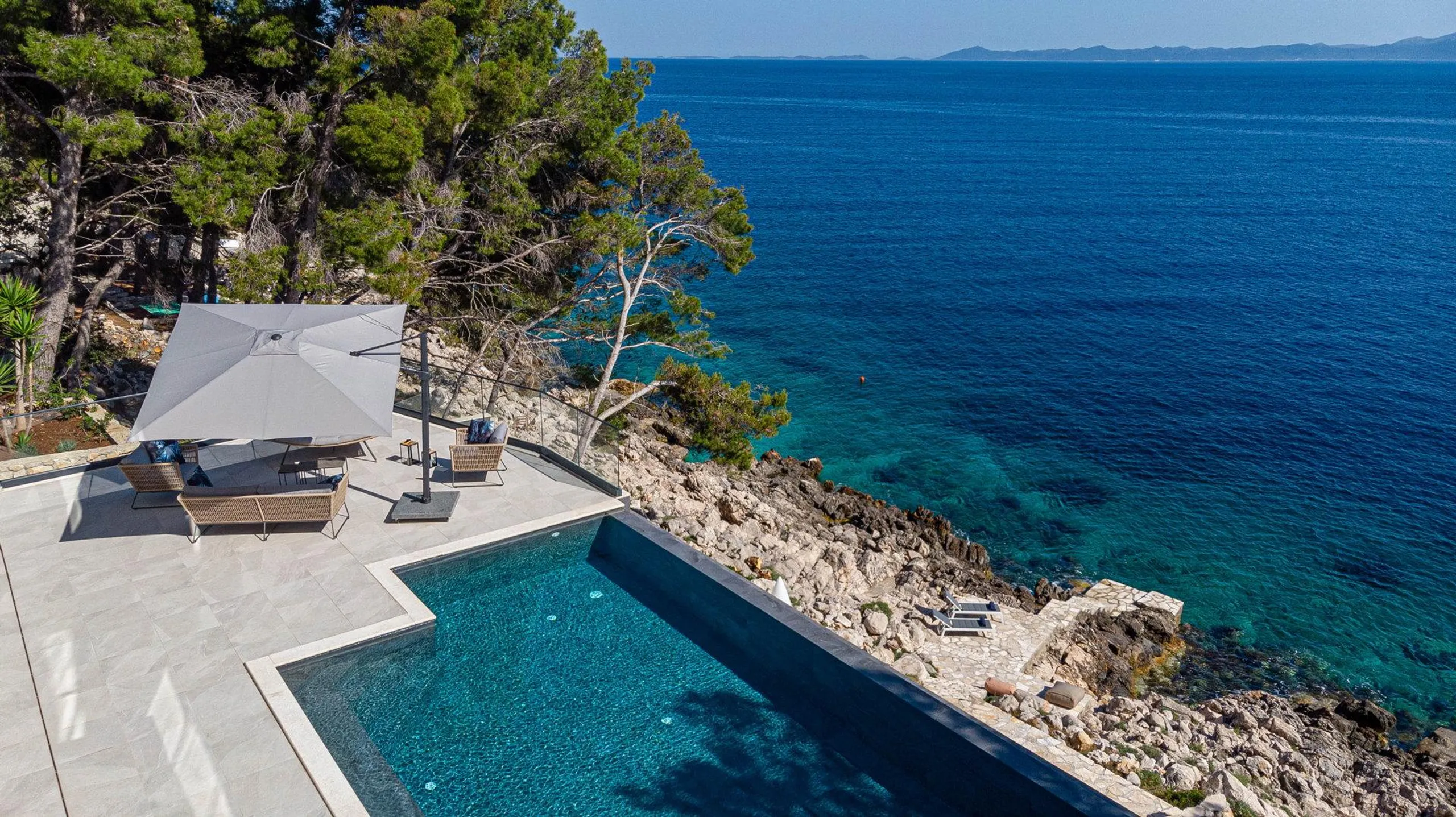 Spectacular Villa with Private Pool and Lovely Sea Views — photograph 12