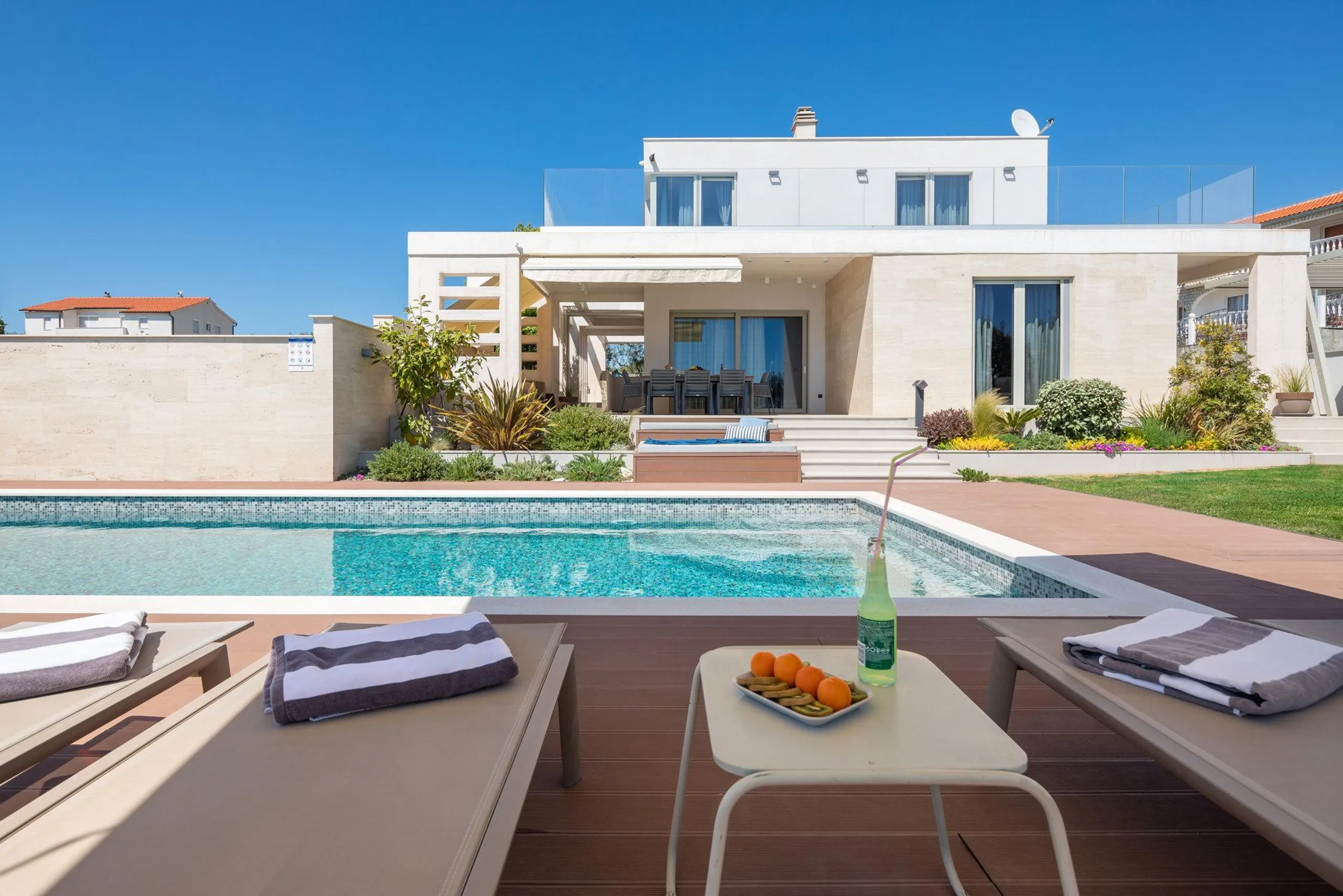 Modern Oasis with Heated Pool in Primosten and Luxurious Comfort — photograph 2