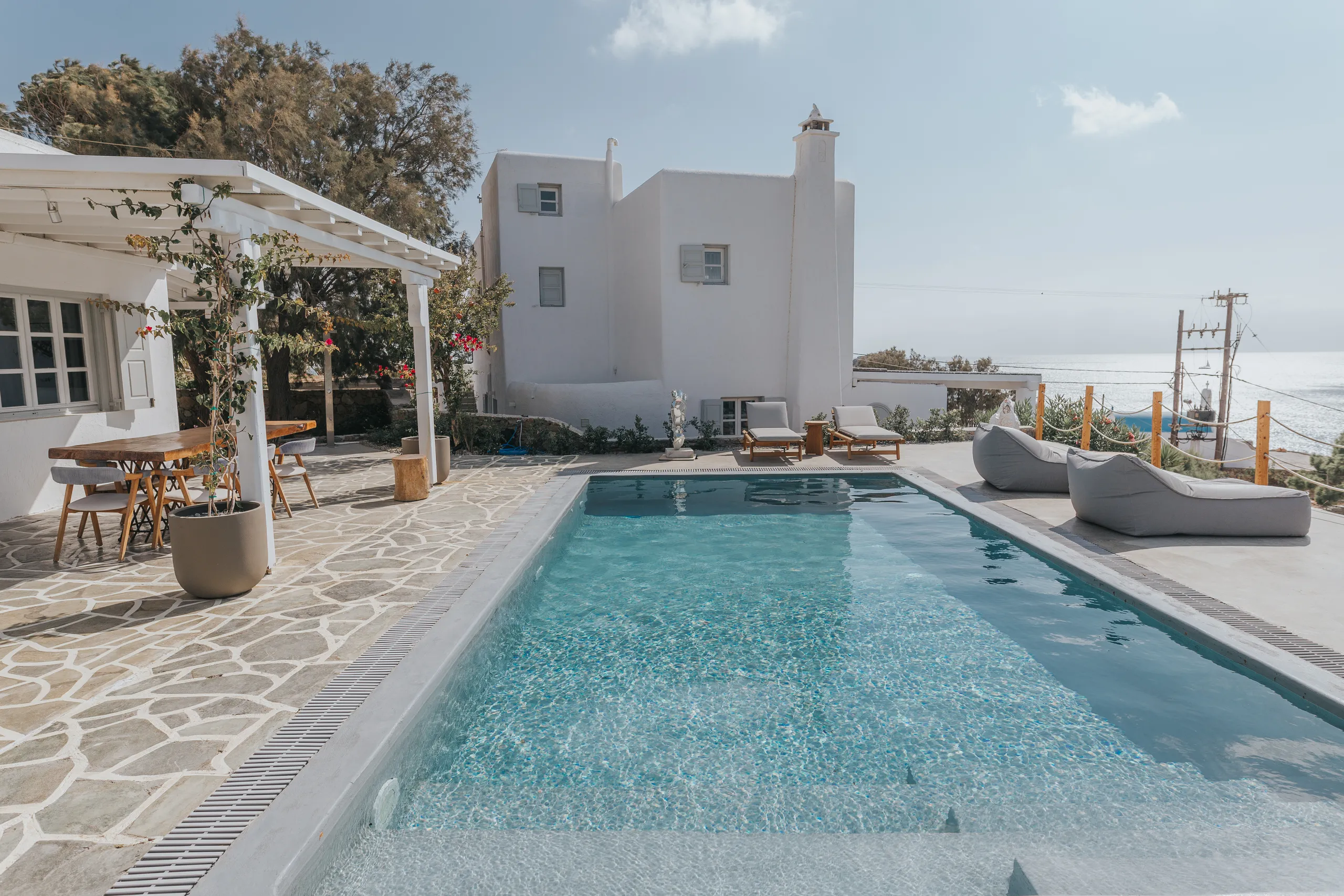 Sumptuous Sanctuary with Infinity Pool, Garden and Panoramic Vistas — photograph 5