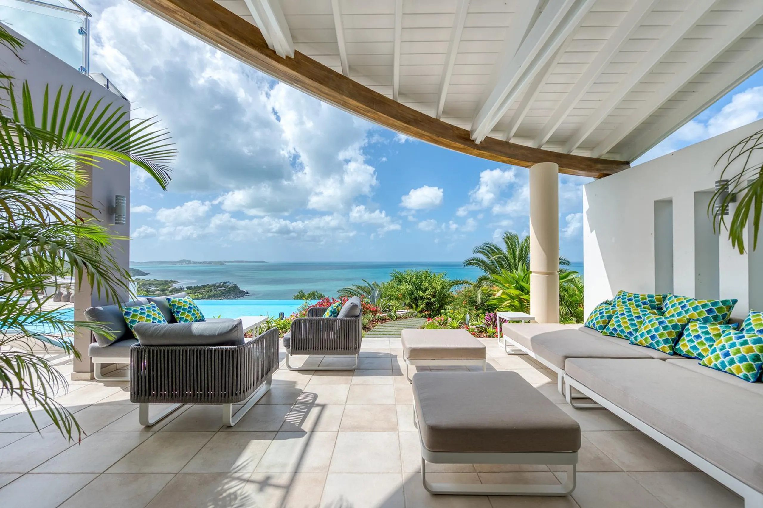 Modern Contemporary Villa with Infinity Pool and Panoramic Ocean Views — photograph 7
