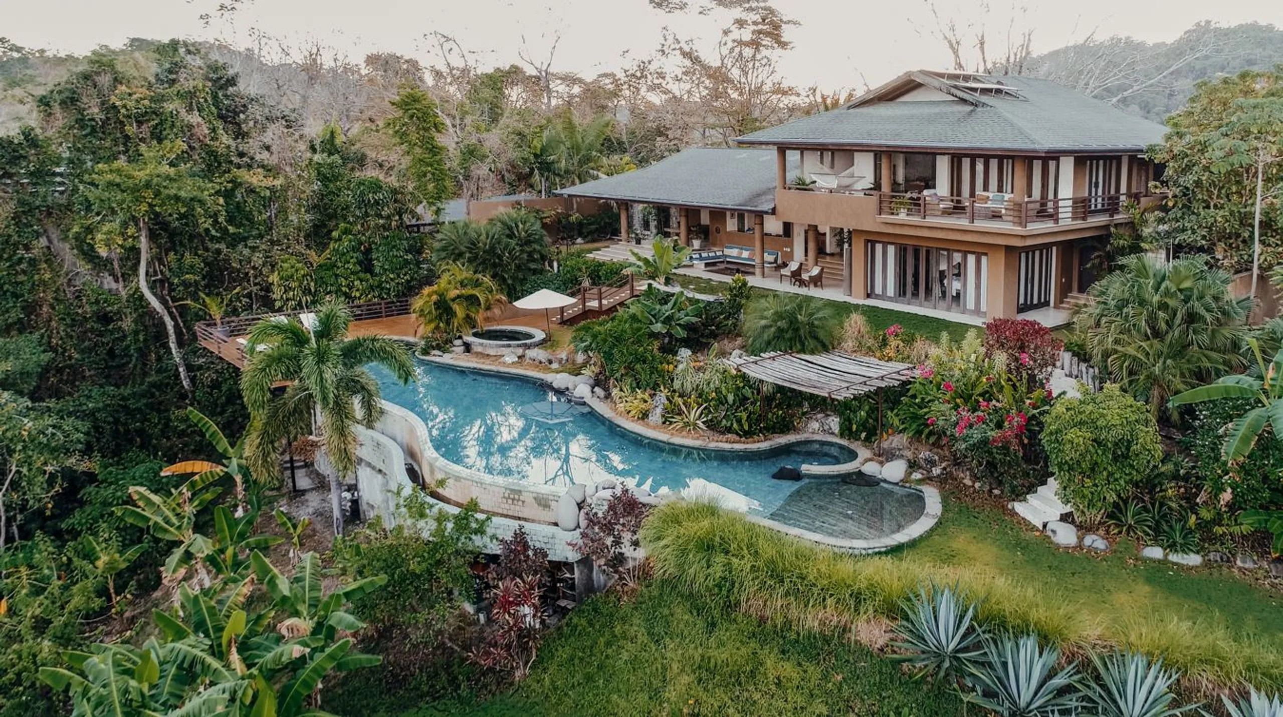 Prestigious Two Jungle Luxury Villa with Two Private Pools and Stunning Nicoya Peninsula Views — photograph 4