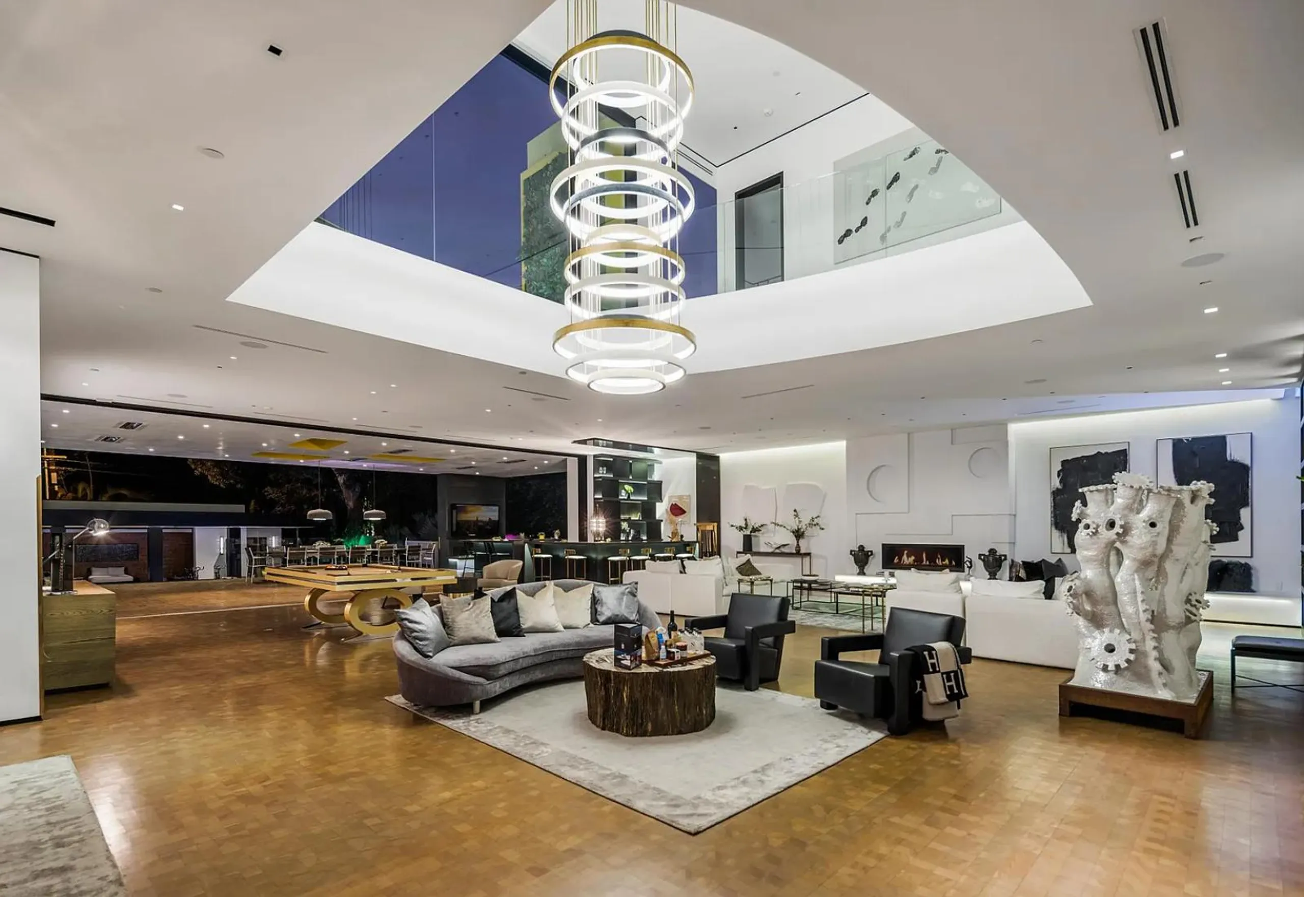 Modern Beverly Hills Villa with Private Pool — photograph 11