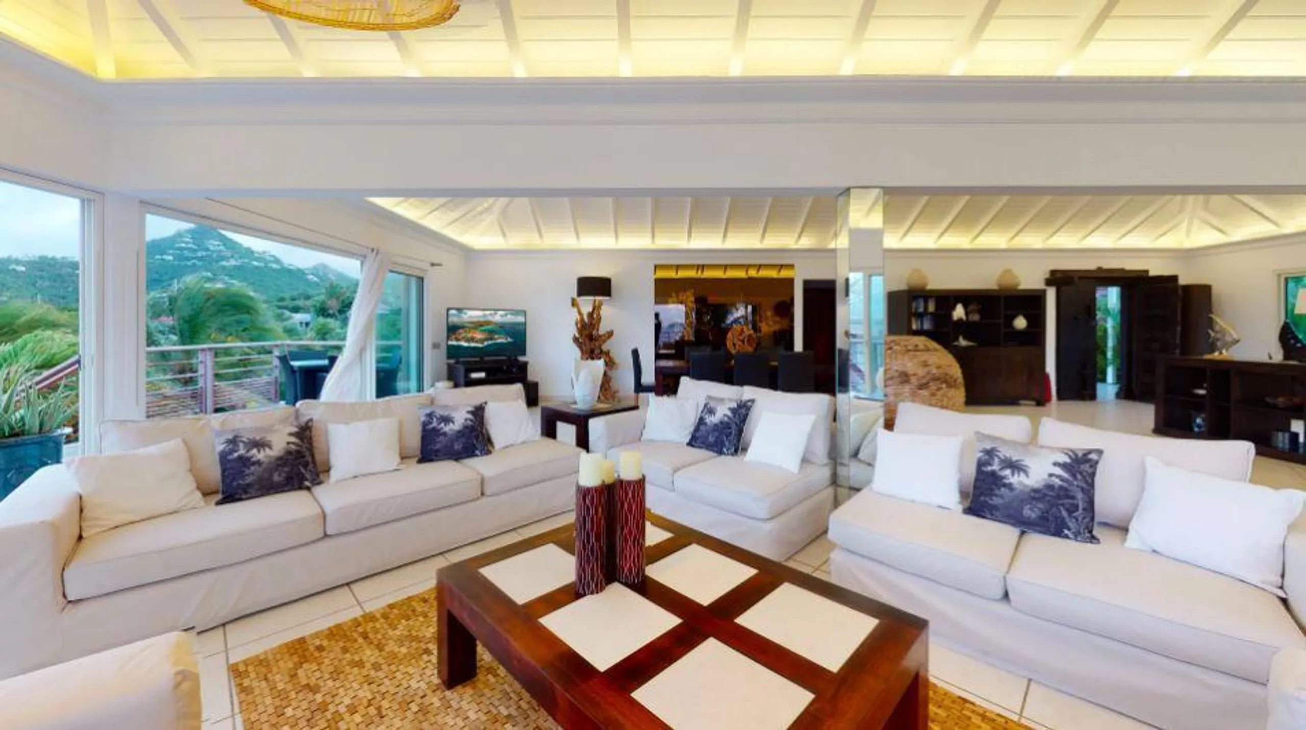 Majestic Private Haven Villa in Pointe Milou with Heated Pool Jacuzzi and Stunning Views of the Hill and Ocean — photograph 10