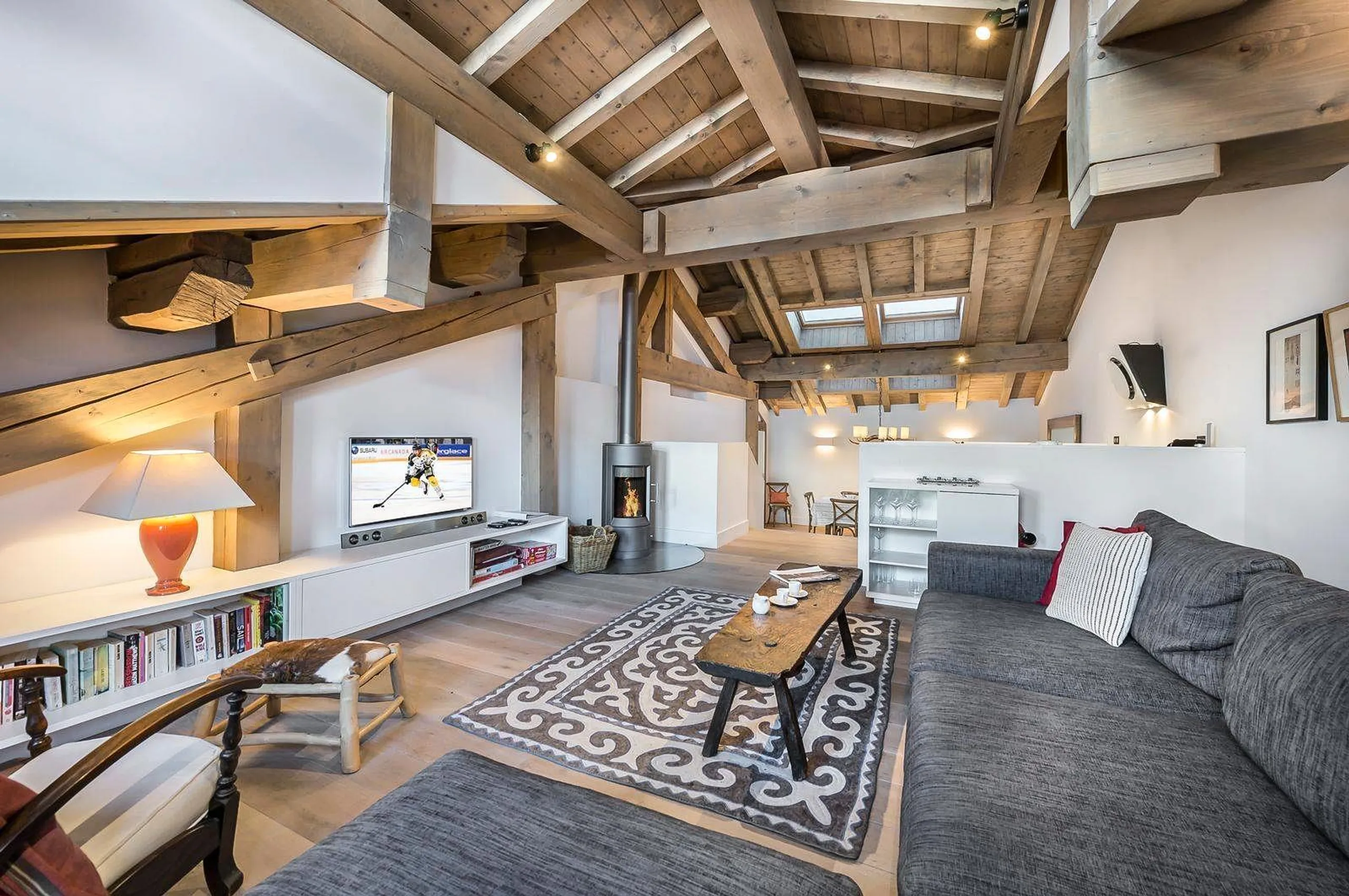 Serene Villa in Courchevel with Spacious Living Area and Cozy Bedrooms — photograph 8