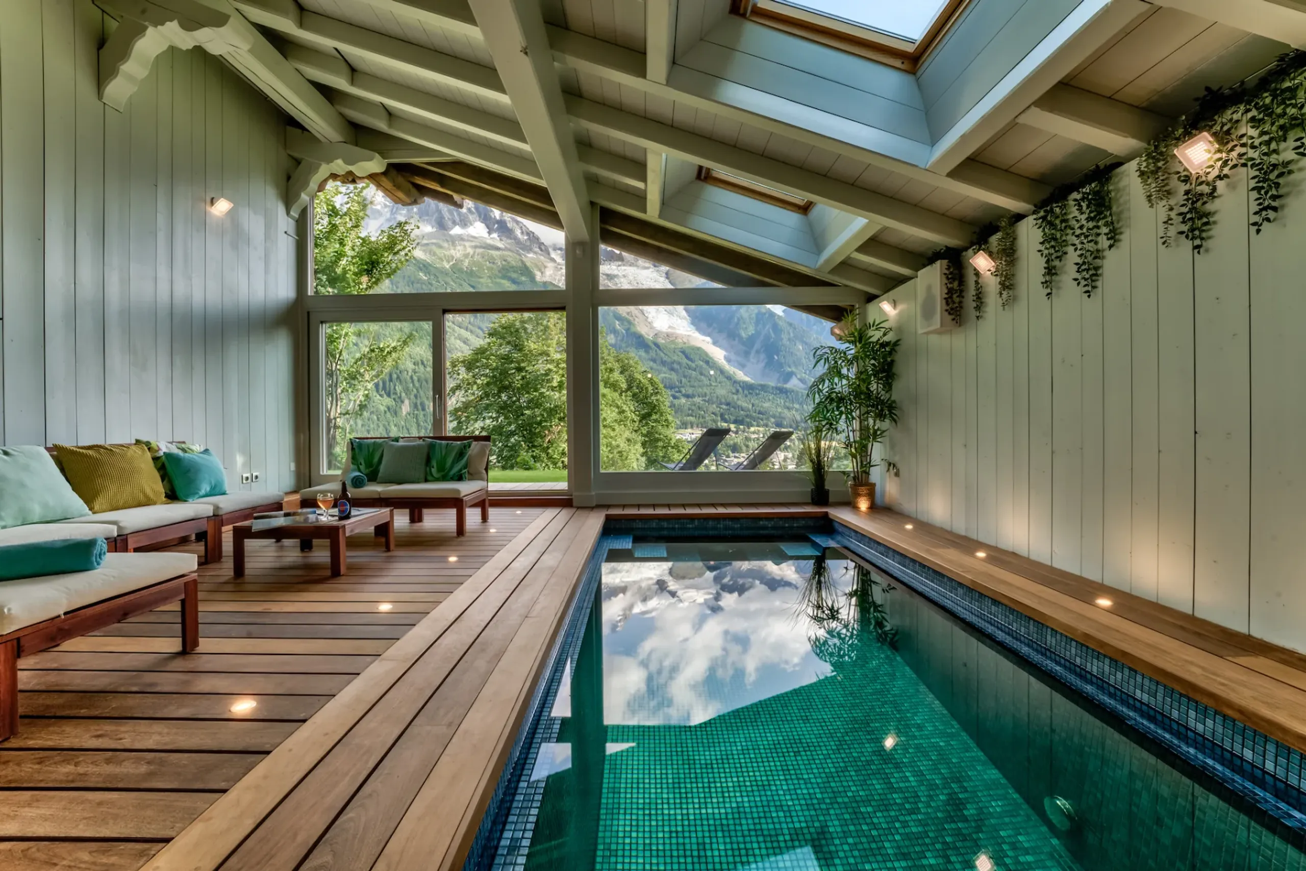 Alluring 5-Bedroom Les Moussoux Chalet with Swim Spa, Sauna, and Unmatched Mont-Blanc Views — photograph 2