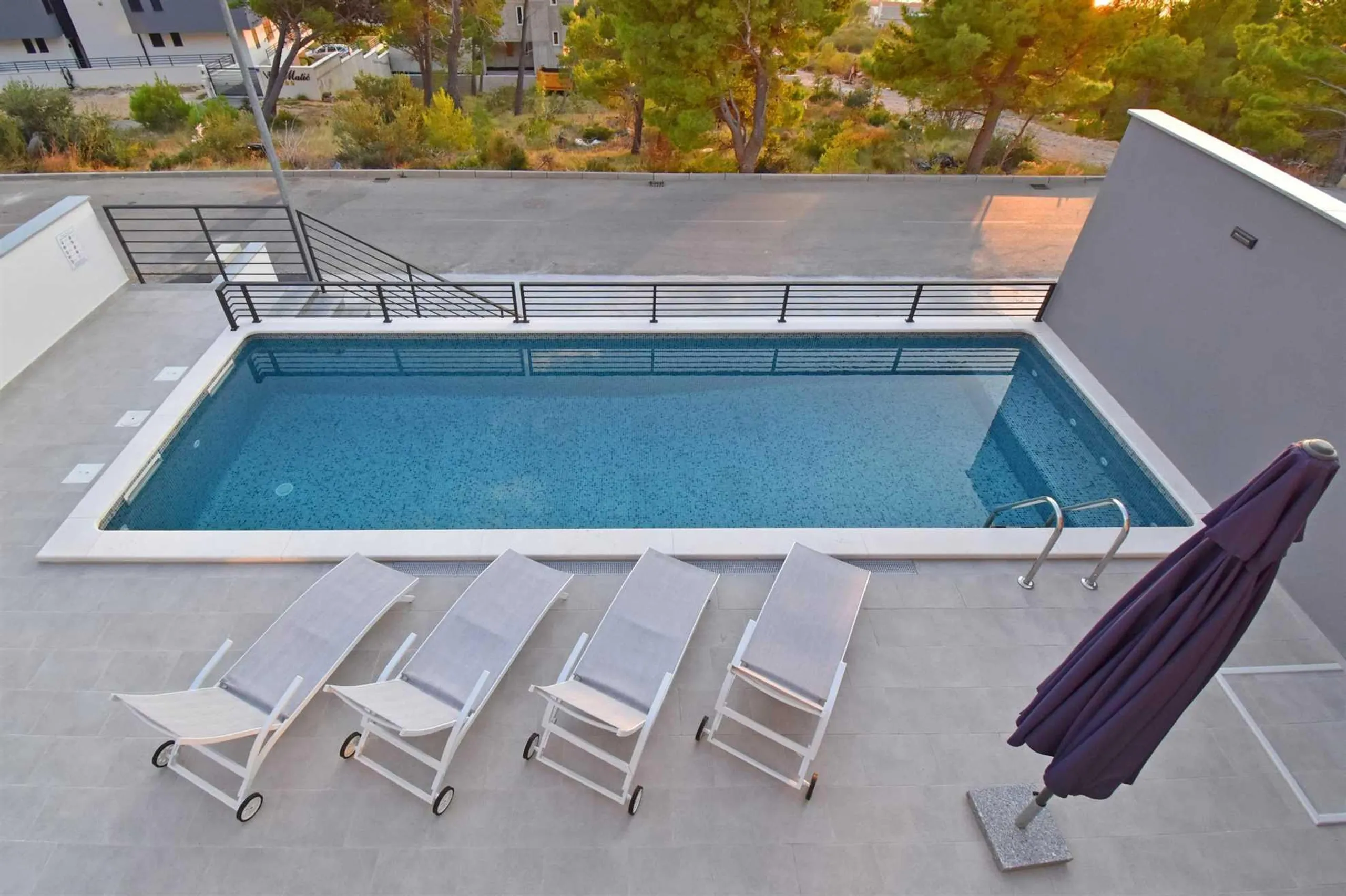Tranquil Modern Villa with Heated Pool and Stunning Sea Views — photograph 7