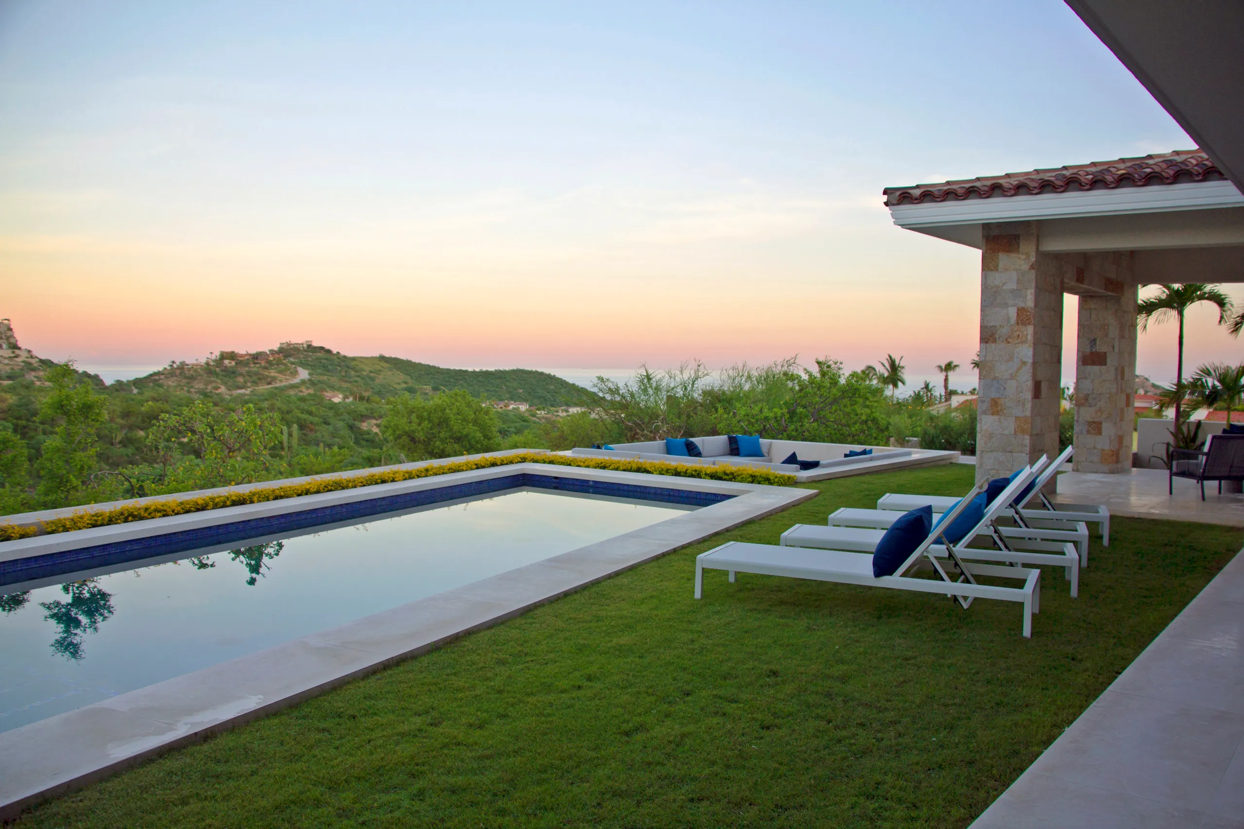 Elegant and Modern Pamilla Estate with Pool and Gorgeous Views, San Jose Del Cabo