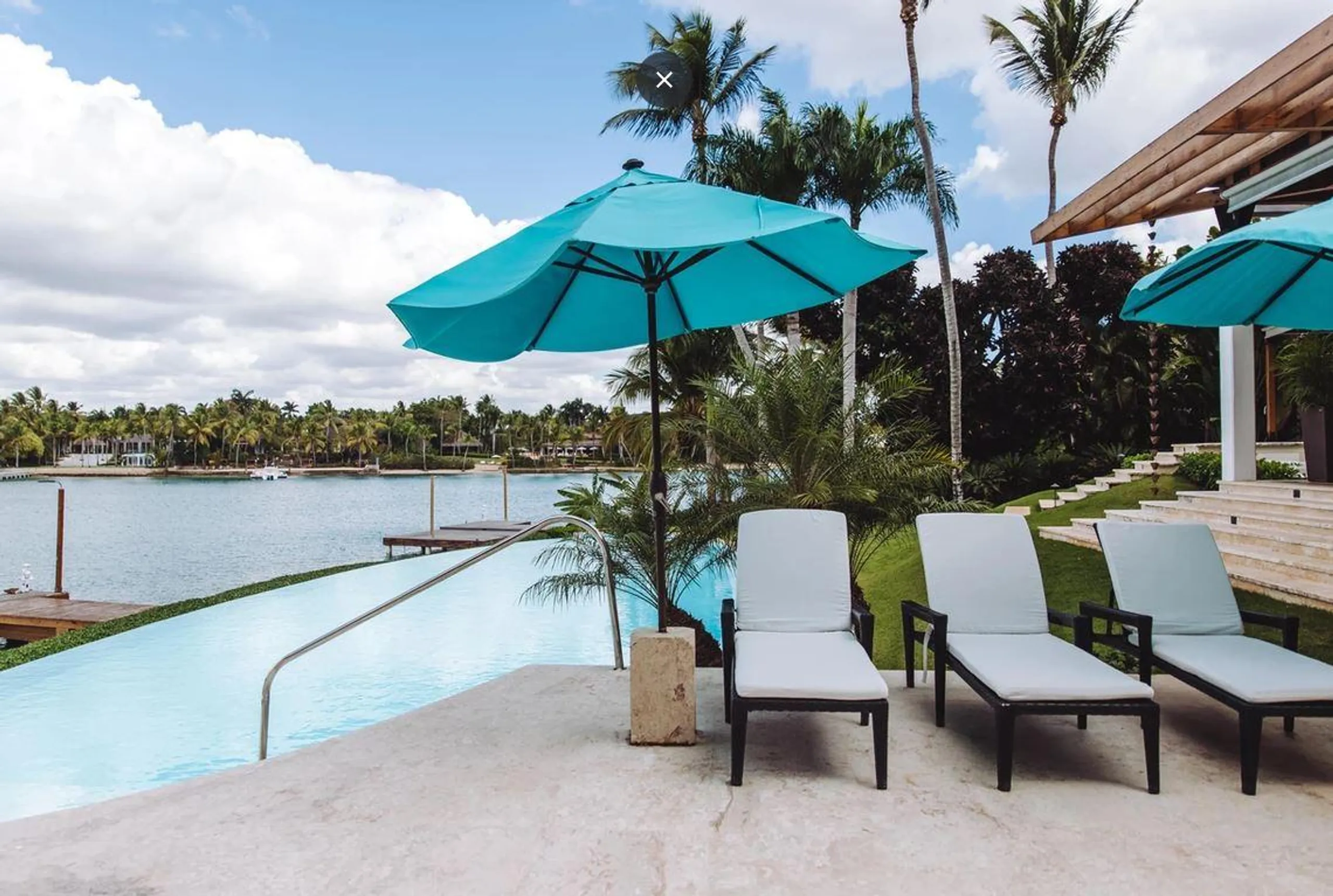Serene Eight-Bedroom Villa with Infinity Pool and Minitas Bay Views — photograph 11