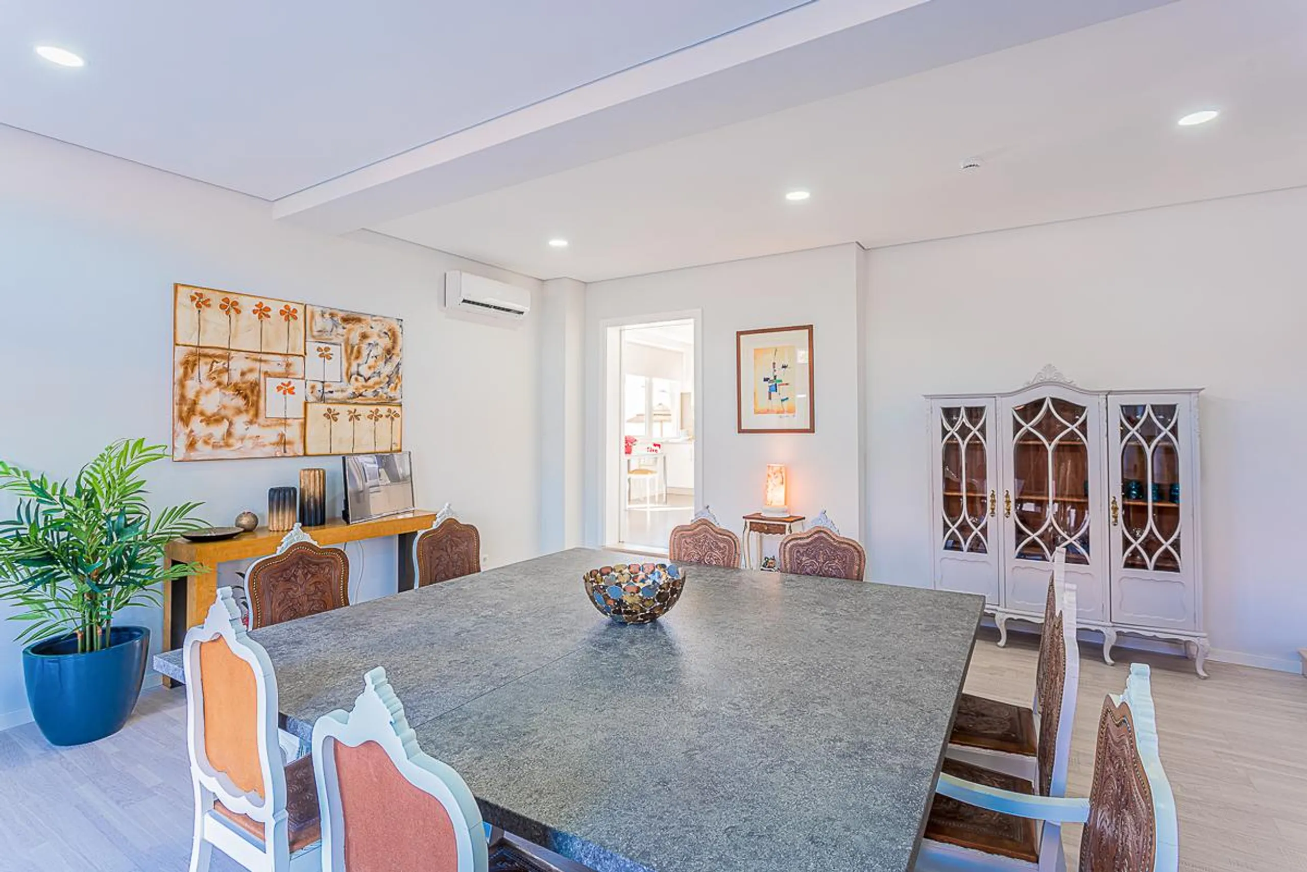 Impeccable 9 Bedroom Villa with Private Heated Pool and Beach Access — photograph 7