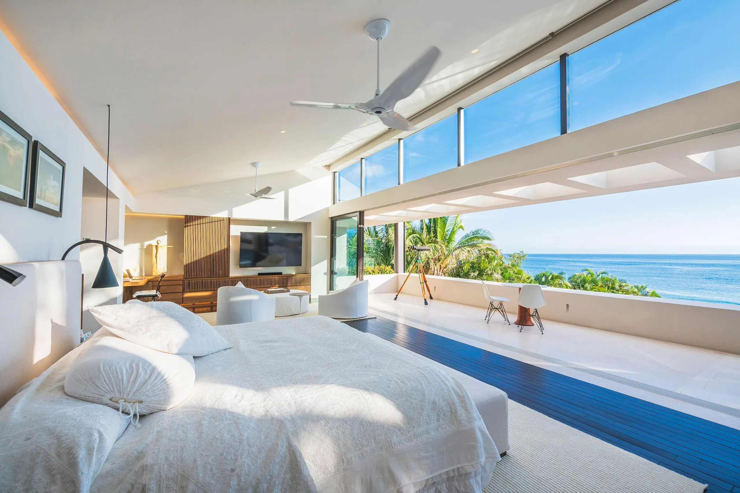 Rancho Estate Beach Front Villa with Private Pool and Incredible Ocean Views — photograph 9