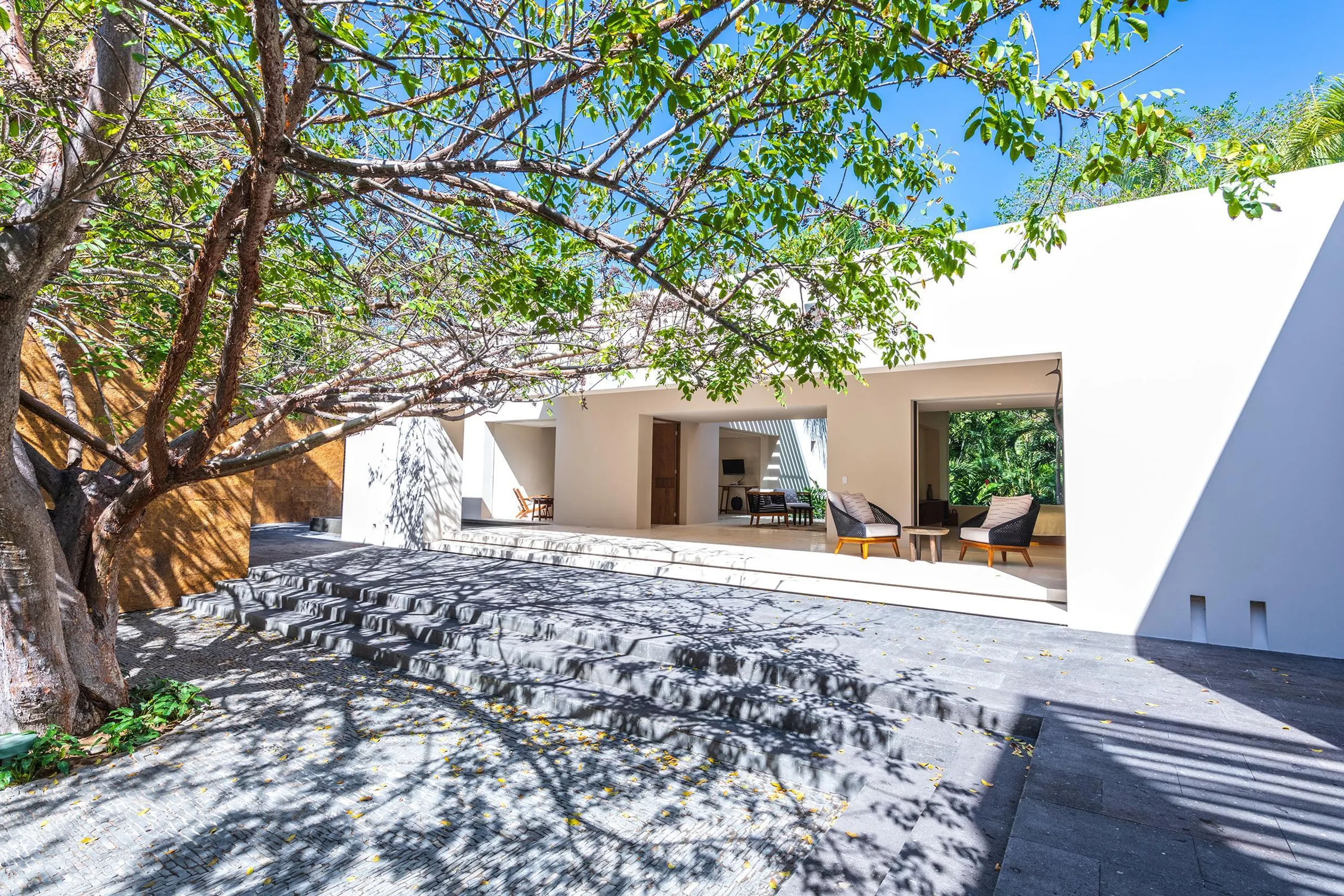 Rancho Estate Beach Front Villa with Private Pool and Incredible Ocean Views — photograph 4