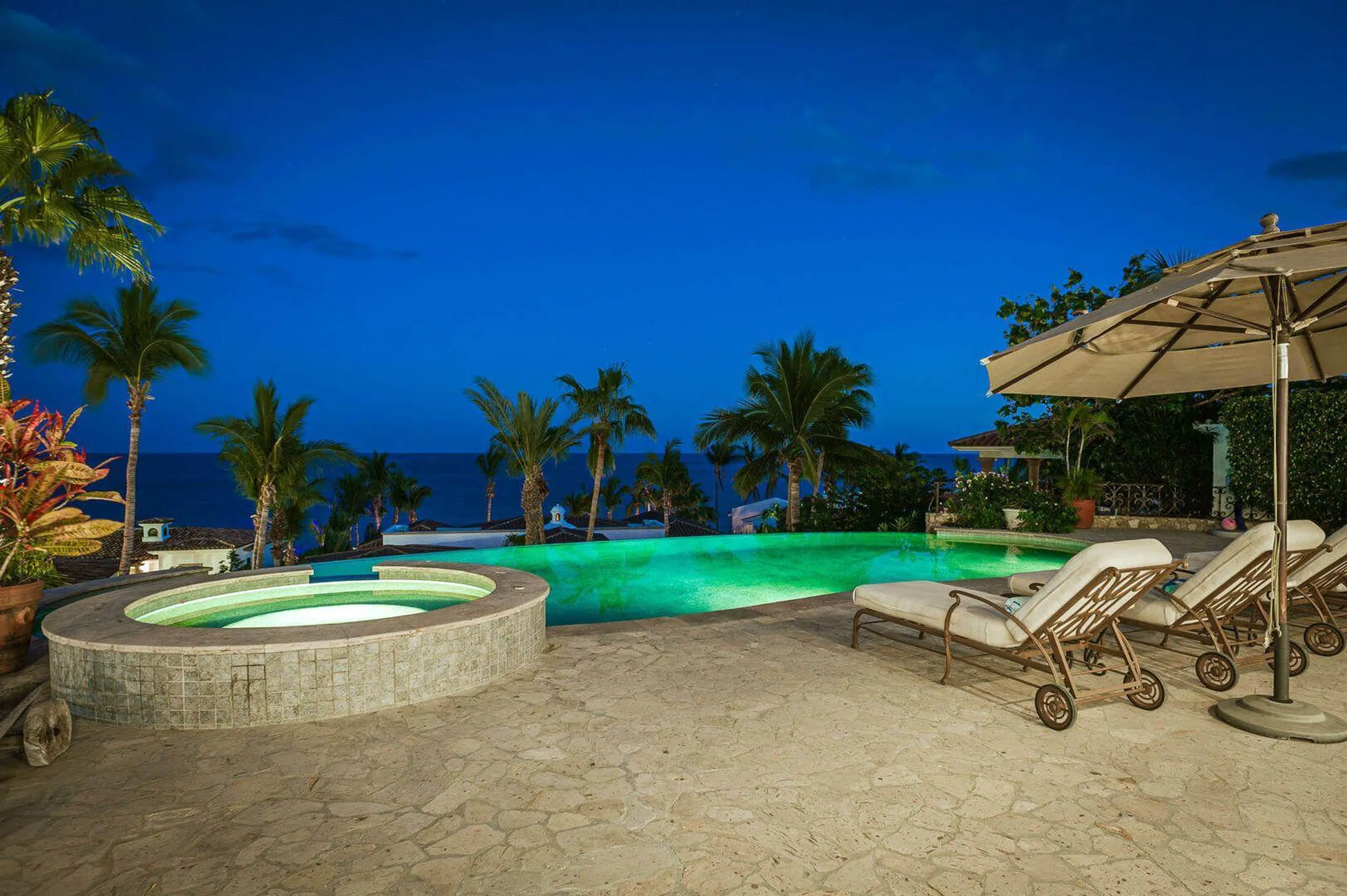 Palmilla Hacienda Sunset Estate with Infinity Pool and Ocean Views — photograph 10