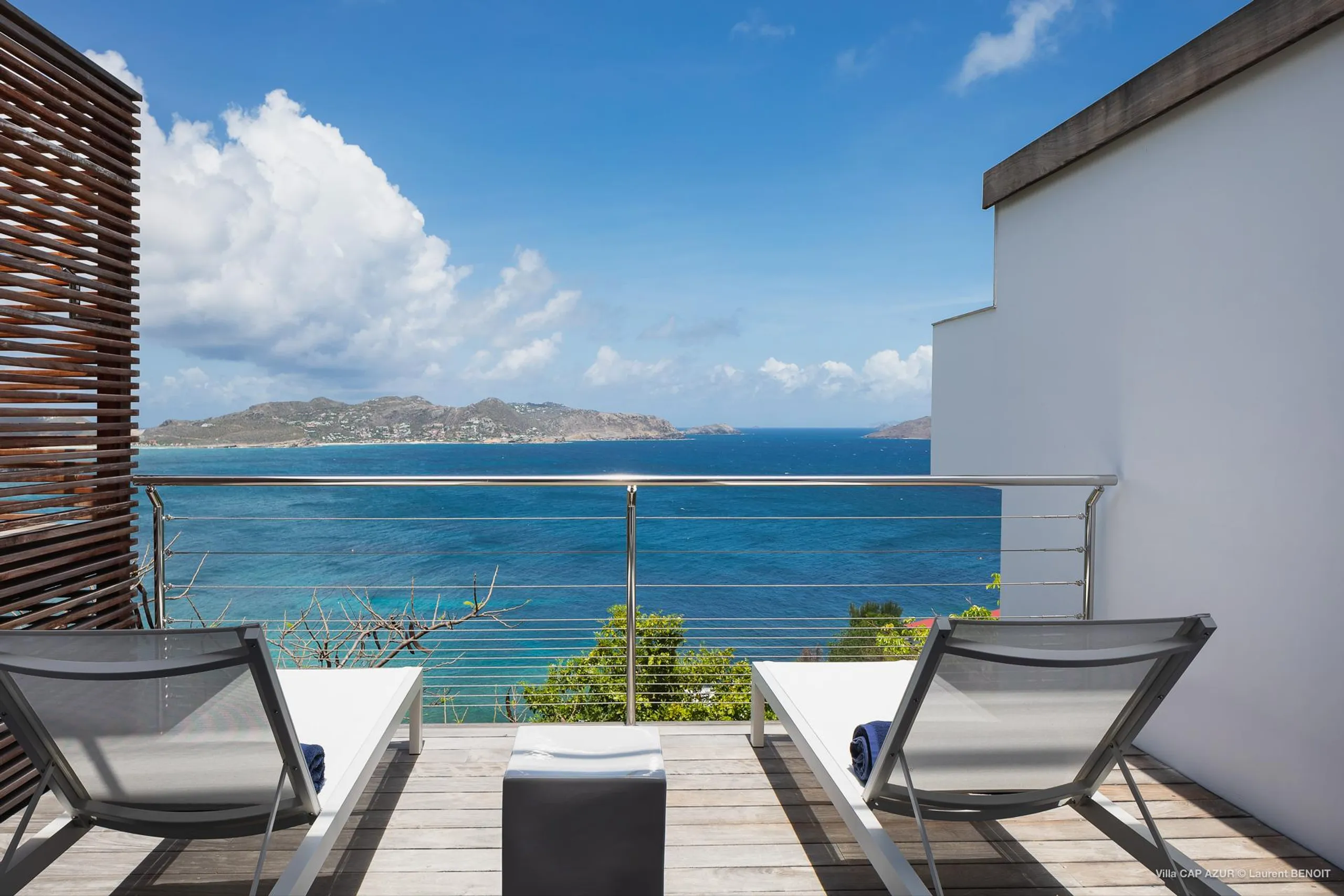 Elegant Point Milou Estate with Infinity Pool — photograph 4