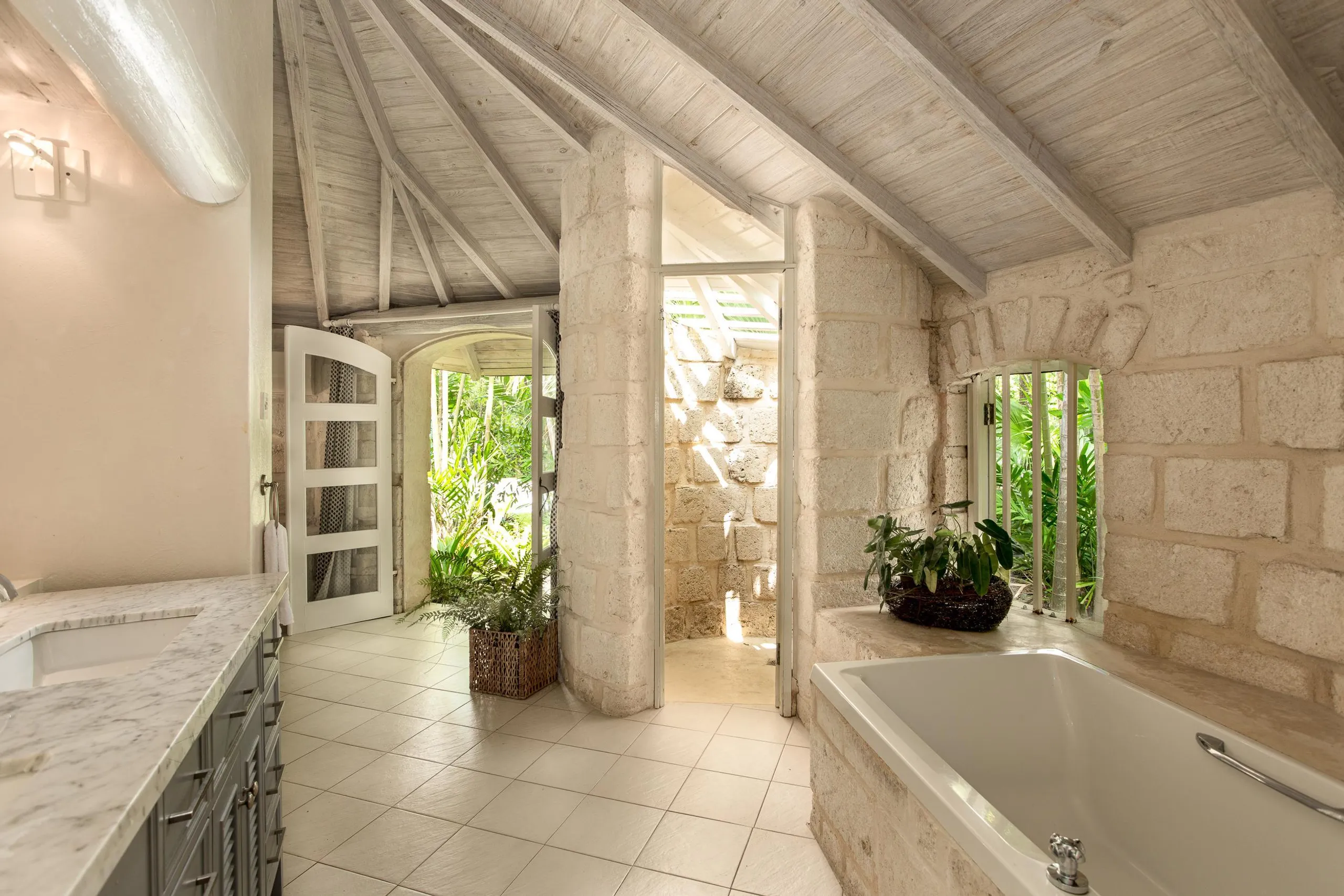 Barbados Deluxe Comfort Villas with Private Pool and Lush Grounds — photograph 11