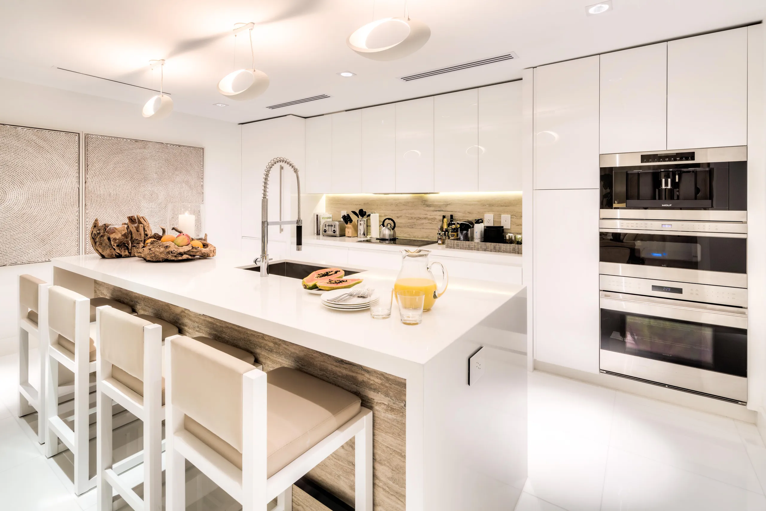 Luxury Miami Penthouse with Ocean Views at Every Angle — photograph 3