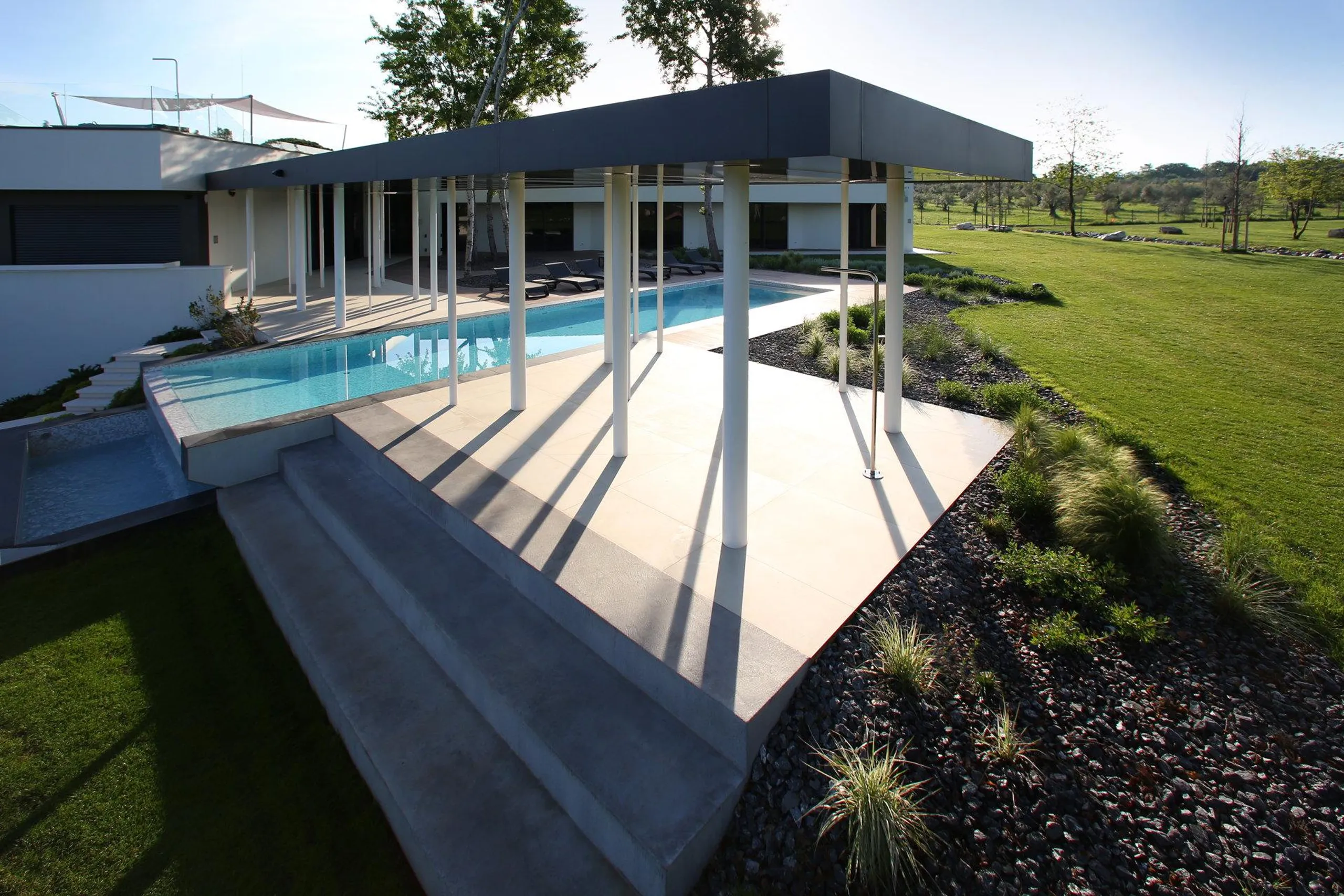 Exquisite Styled Villa with Private Pool, Gym and Sauna — photograph 9