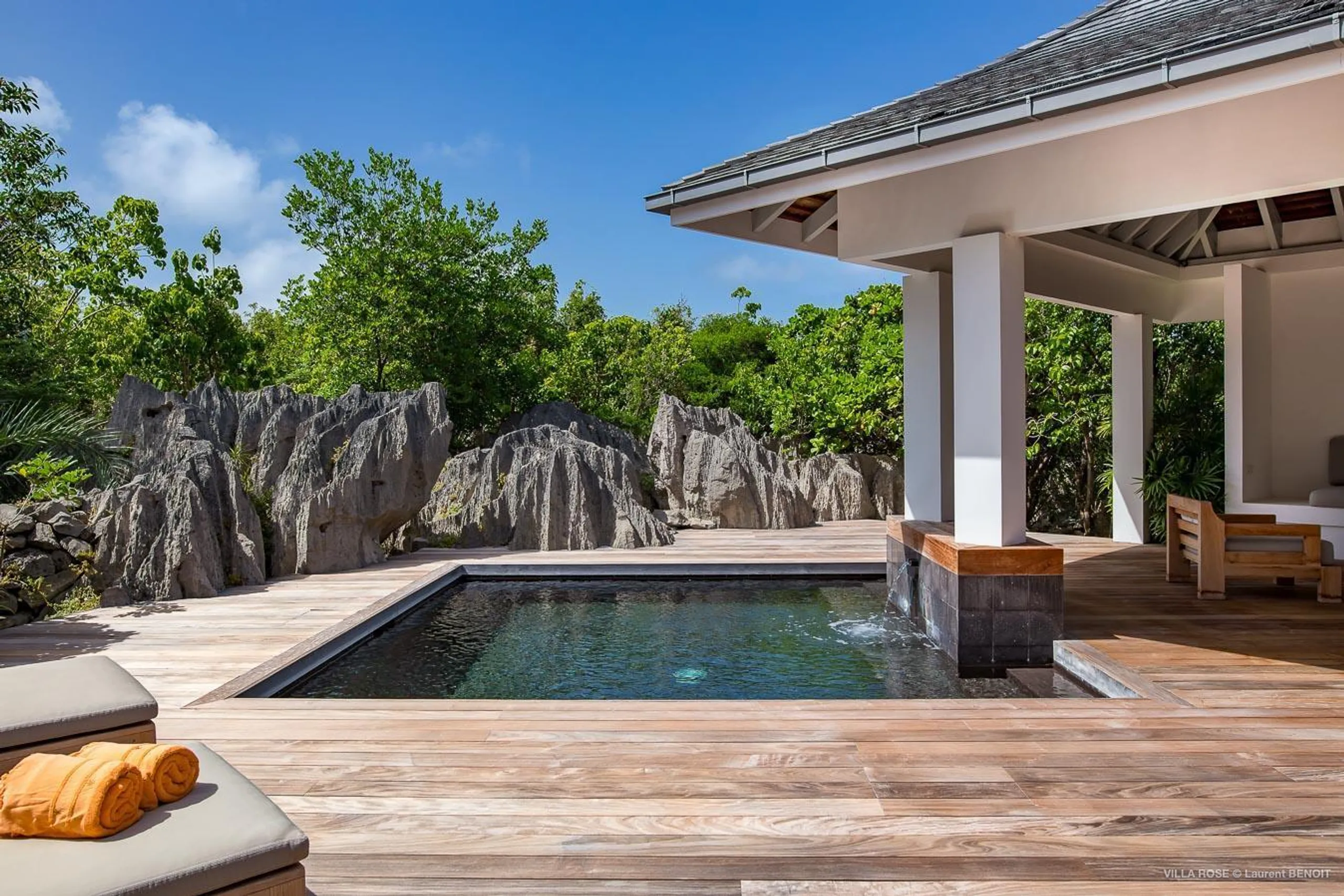 Majestic Tropical Villa with Private Pool and Ocean Views — photograph 3
