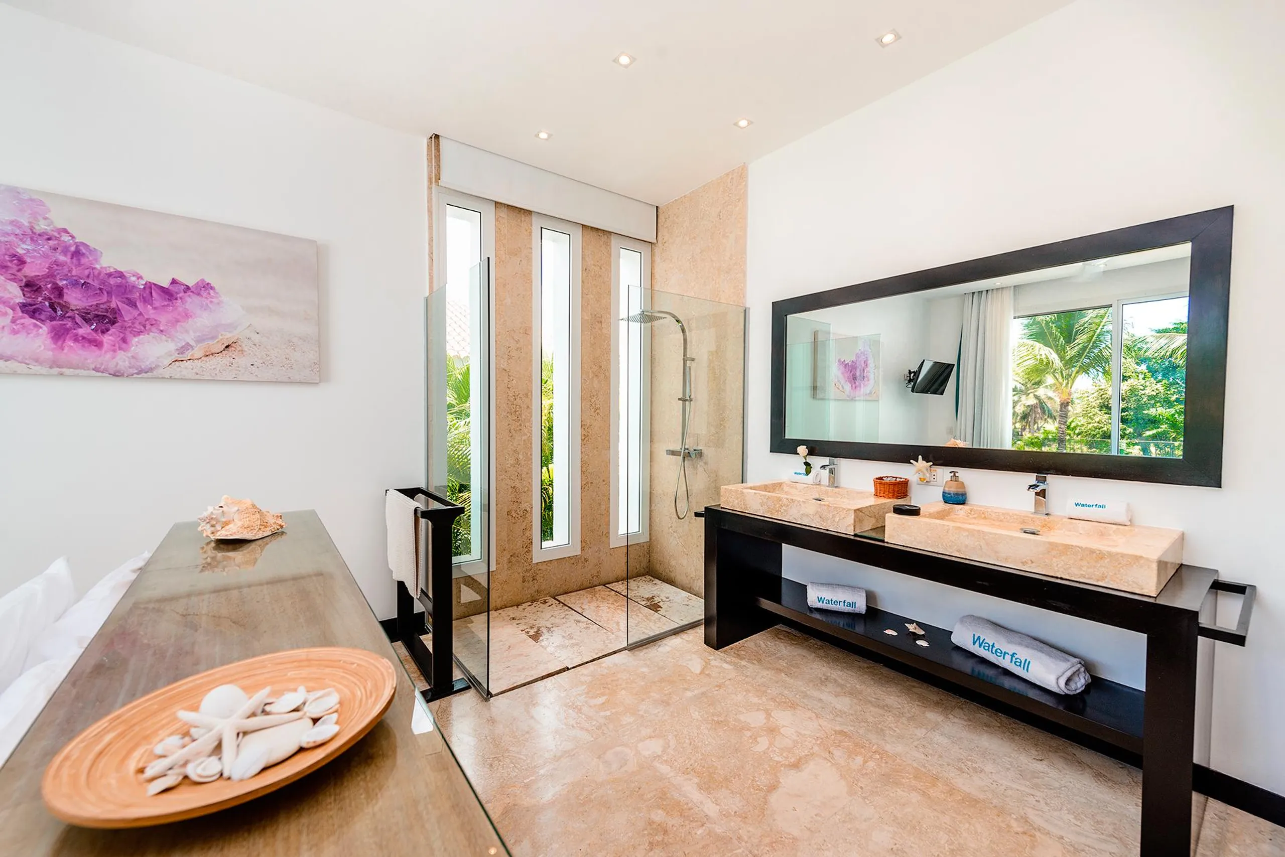 Exquisite Punta Cana Estate with Invigorating Pool — photograph 8