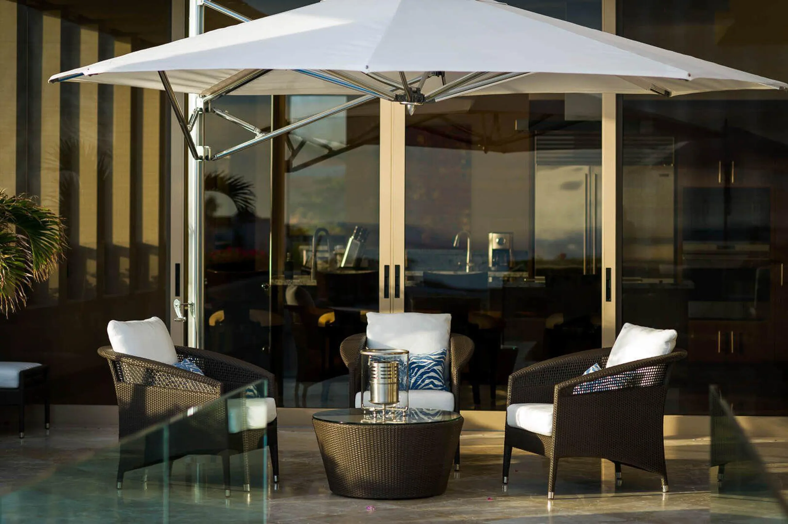 Modern Pedregal Luxe Retreat with Private Pool and Sweeping Views — photograph 7