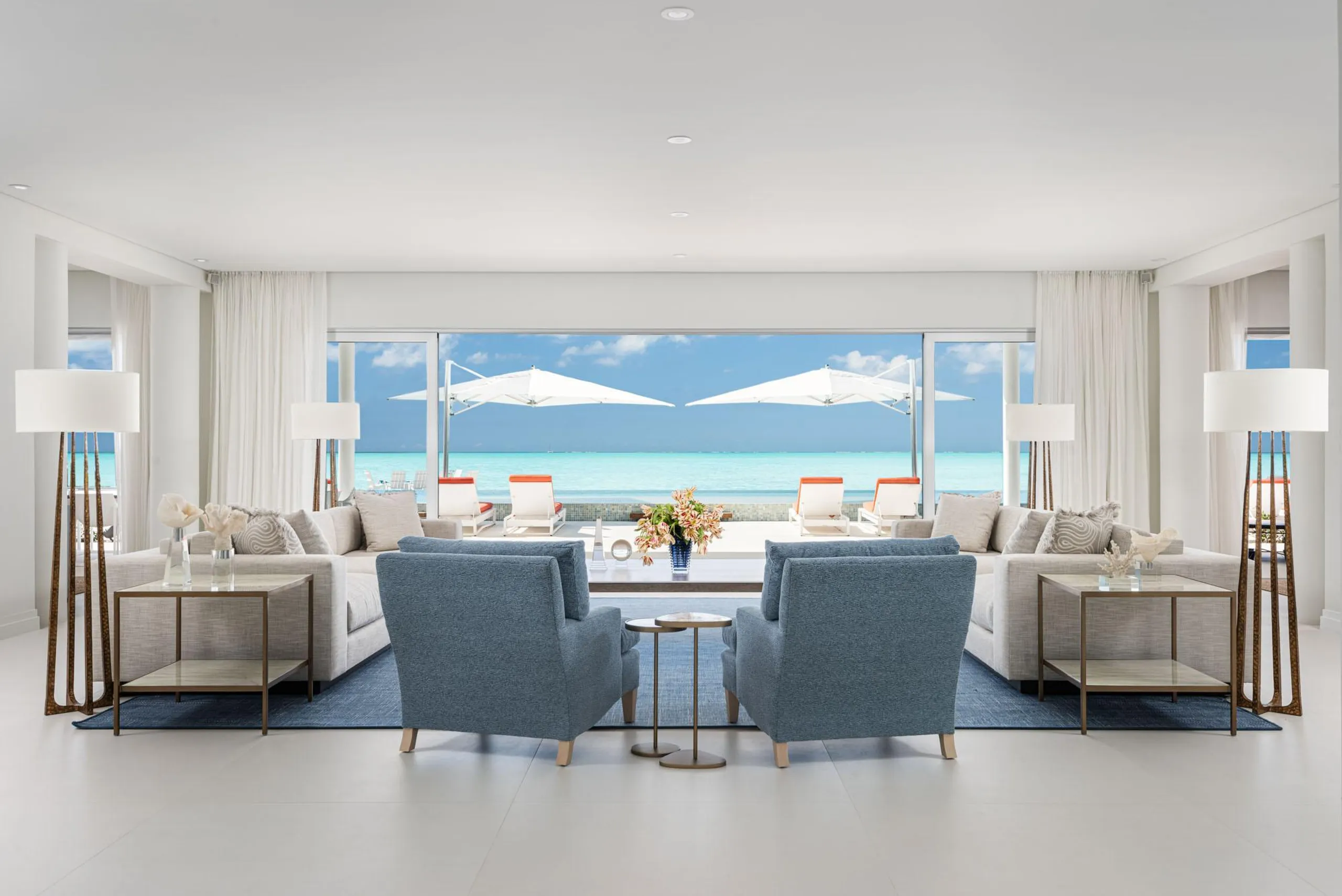 Exceptional OceanFront Estate with Private Pool and Azure Seas — photograph 8