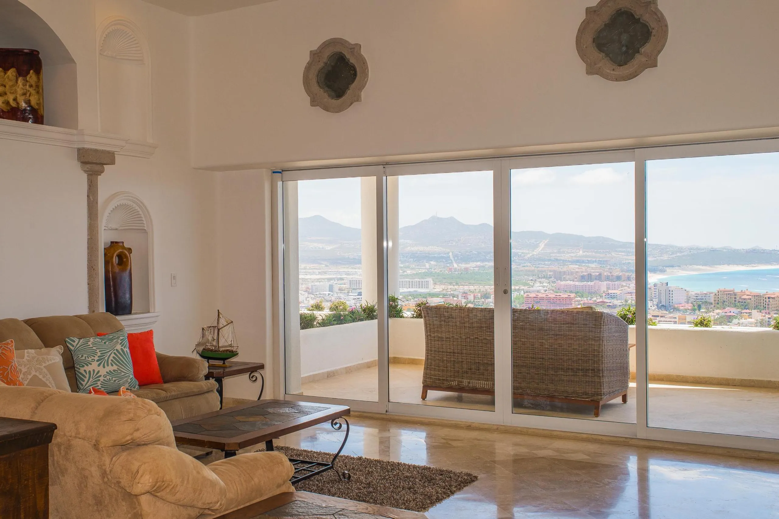Stunning Cabo San Lucas Villa with Infinity Edge Pool and Jacuzzi — photograph 10