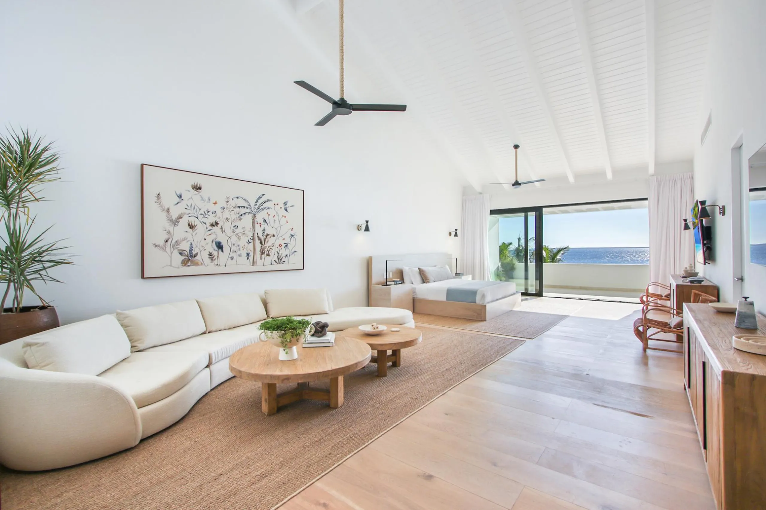 Sumptuous 12BR Sanctuary with Private Pool and Stunning Views — photograph 12
