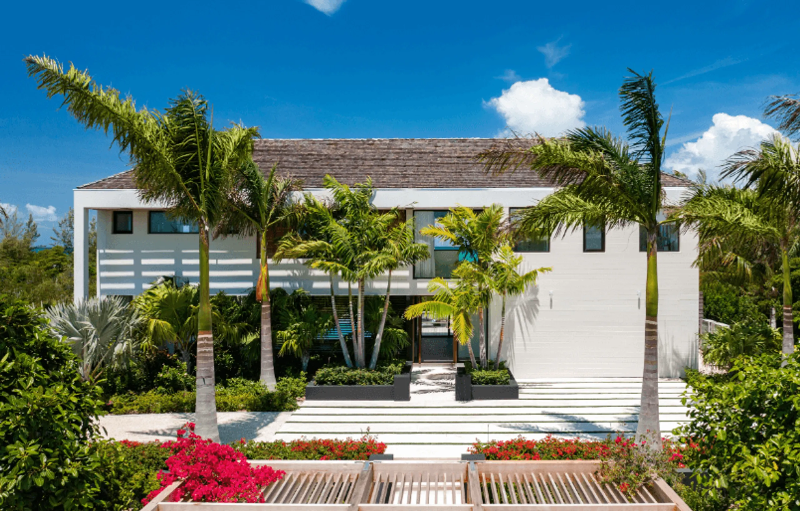 Modern Contemporary Luxury Villa with Infinity Edge Pool — photograph 7