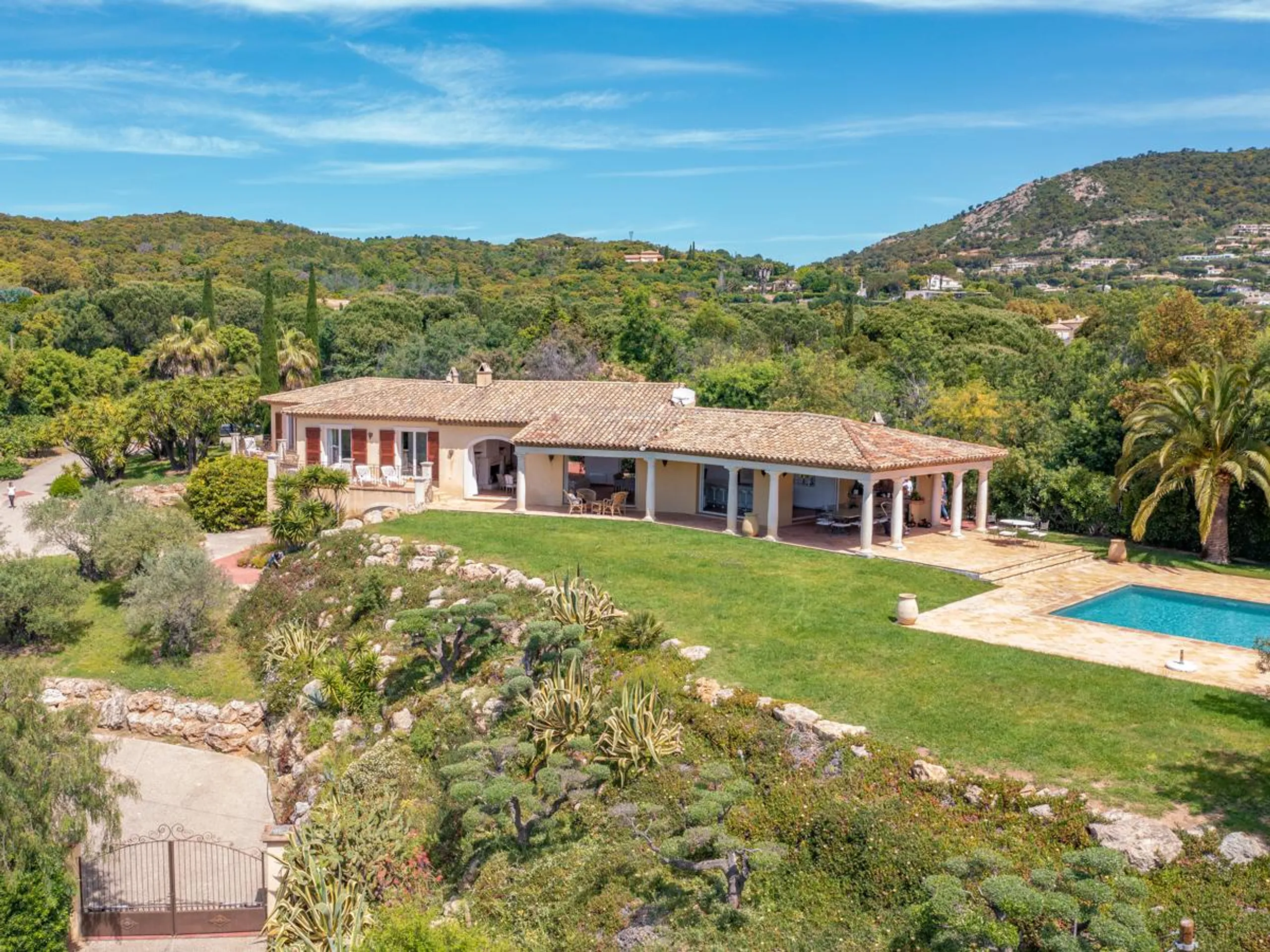 Stunning Hillside Villa with Heated Swimming Pool and Gulf Views, Sainte Maxime