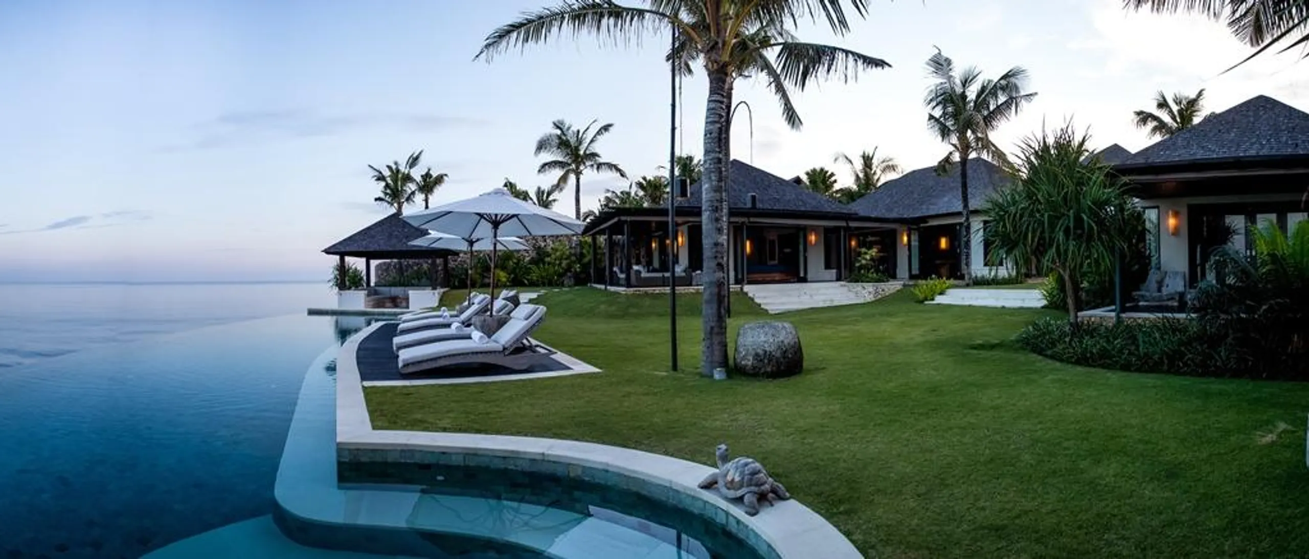 Uluwatu Cliffside Luxe Ocean View Estate with Infinity Pool and Ocean Views — photograph 10