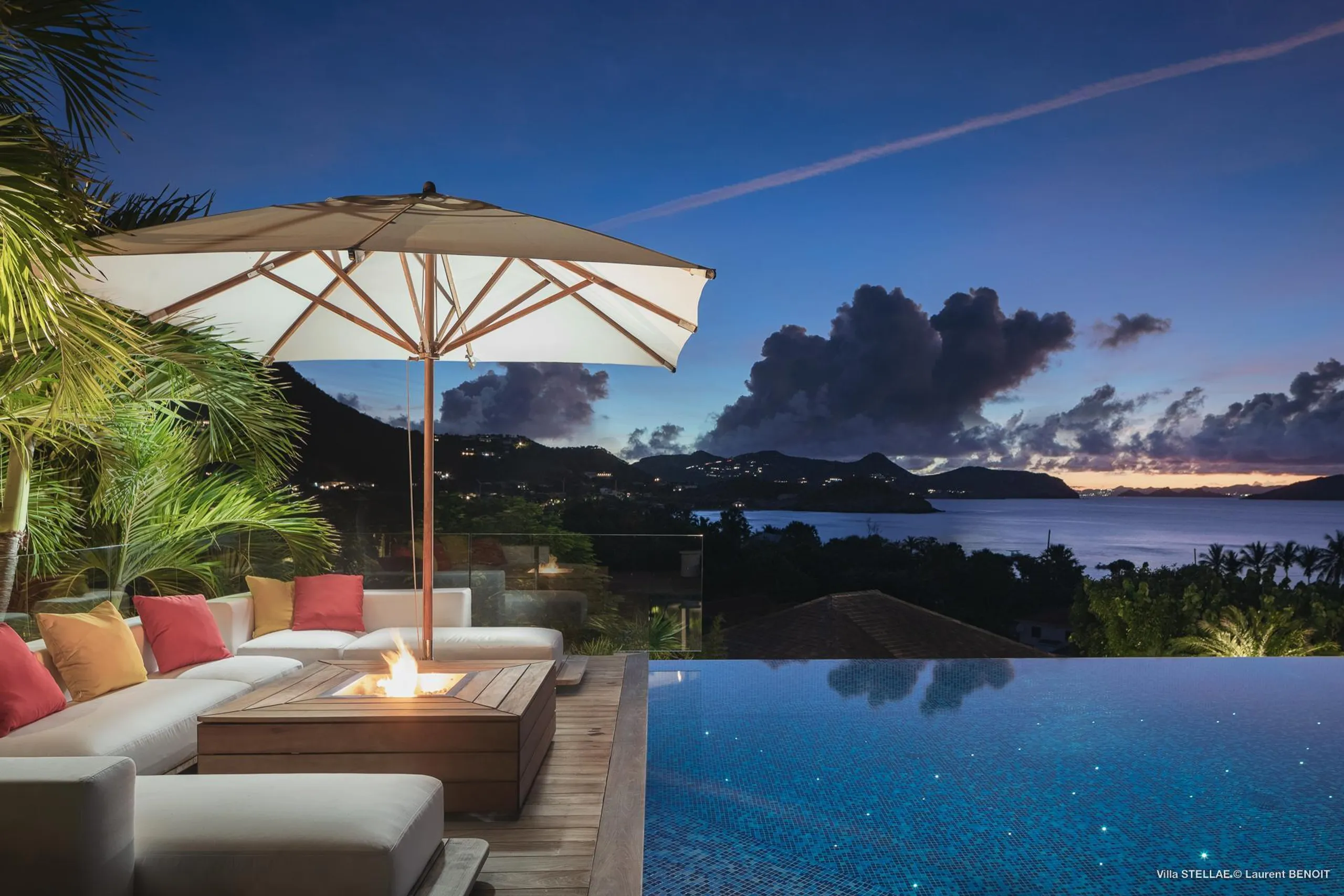 Extraordinary Luxury Estate with Infinity Pool and Sweeping Ocean Views — photograph 5
