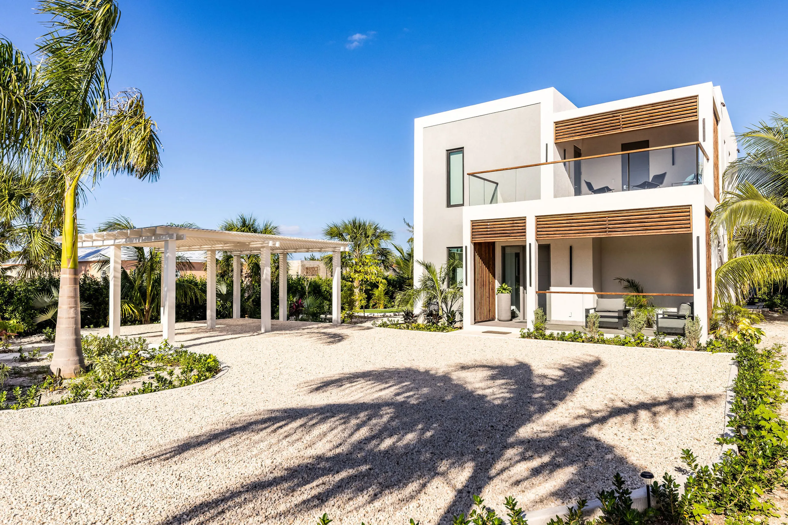 Contemporary 3 Bedroom Villa with Private Pool, & Lush Garden — photograph 8