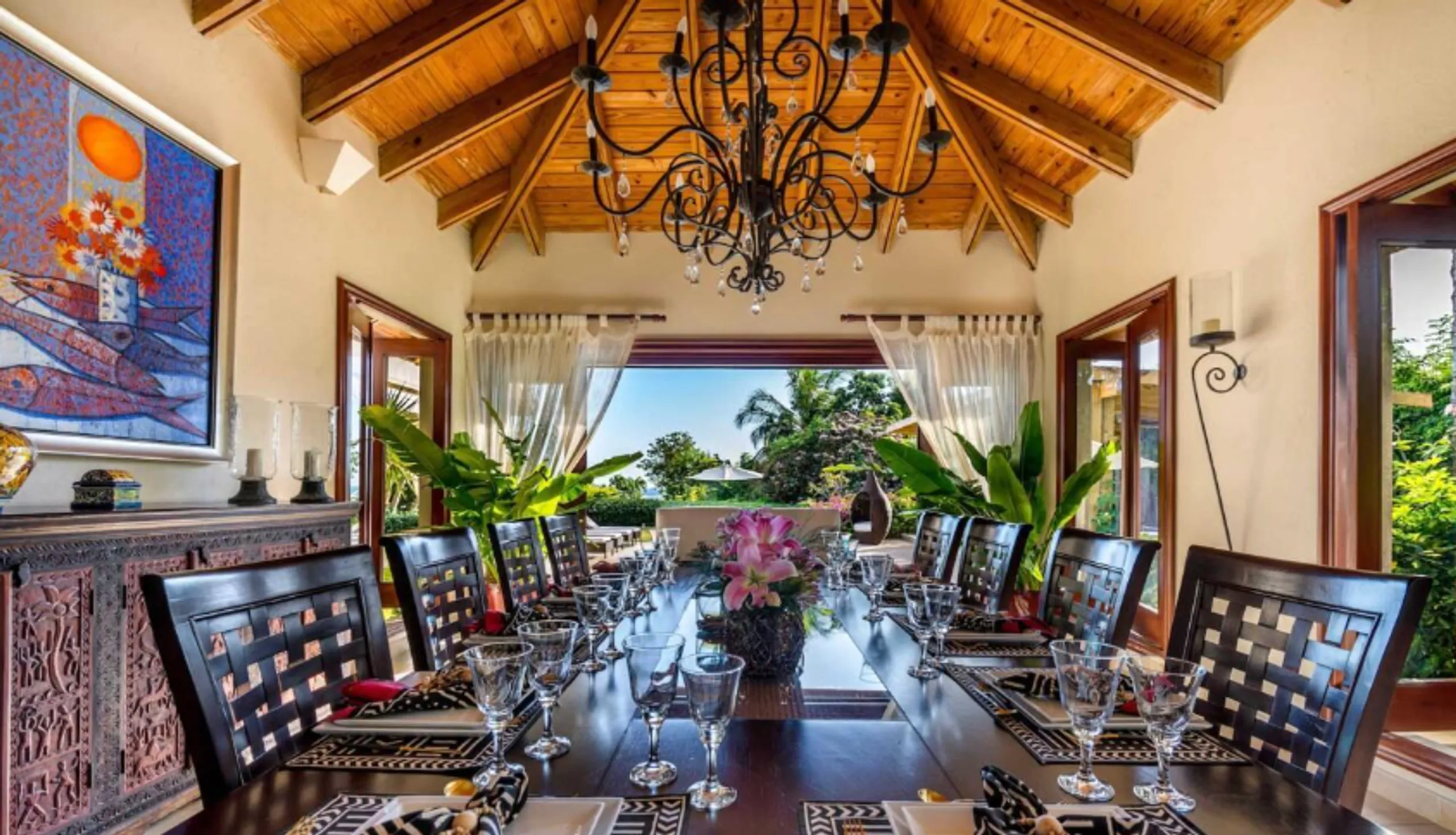 Casa de Campo's High-ceilinged Villa in a Lush Green Garden with the Scent of Jasmine — photograph 6