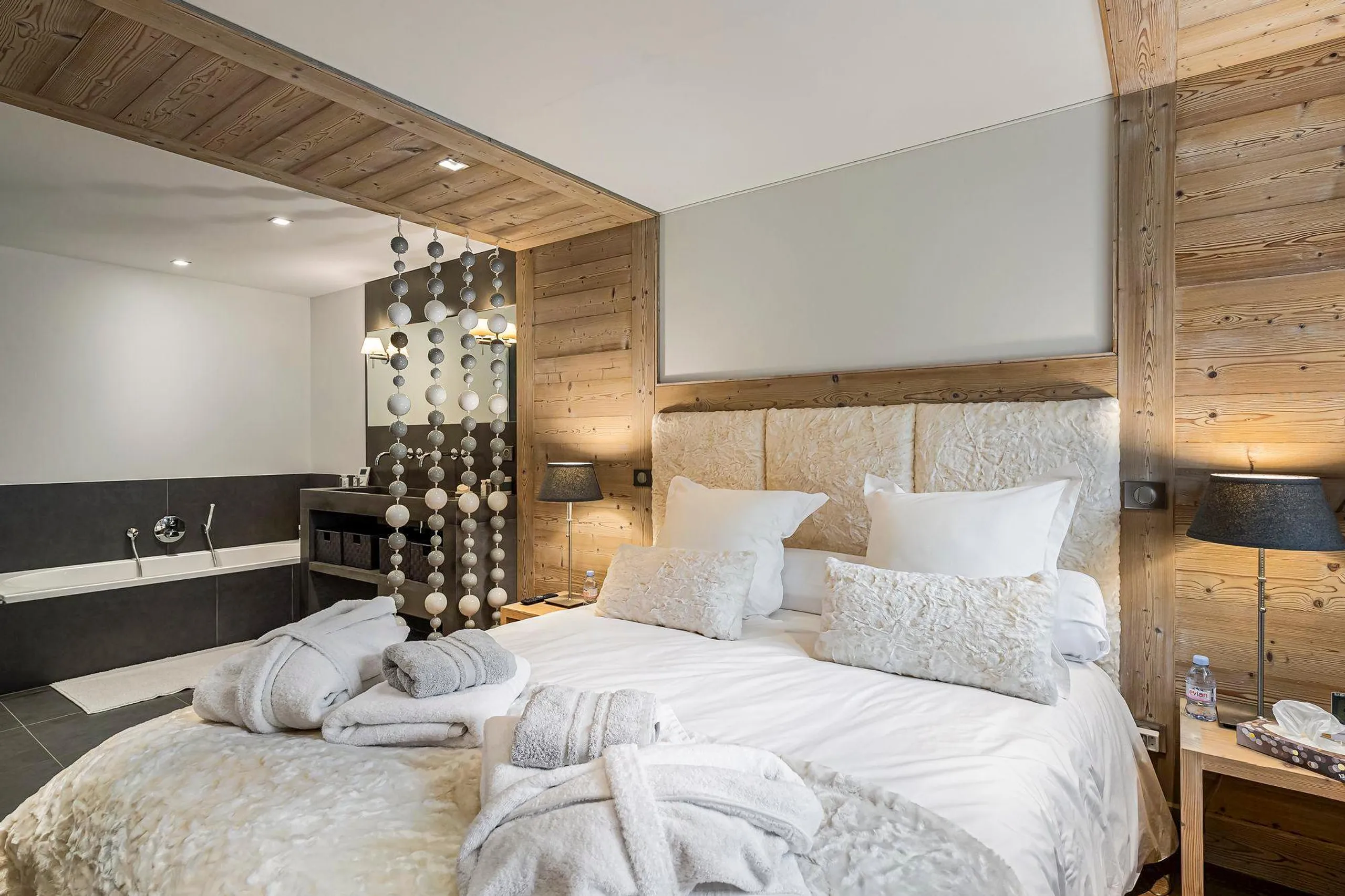 Invigorating 6BR Villa with Private Indoor Swimming Pool, Sauna and Alpine Scenery — photograph 11