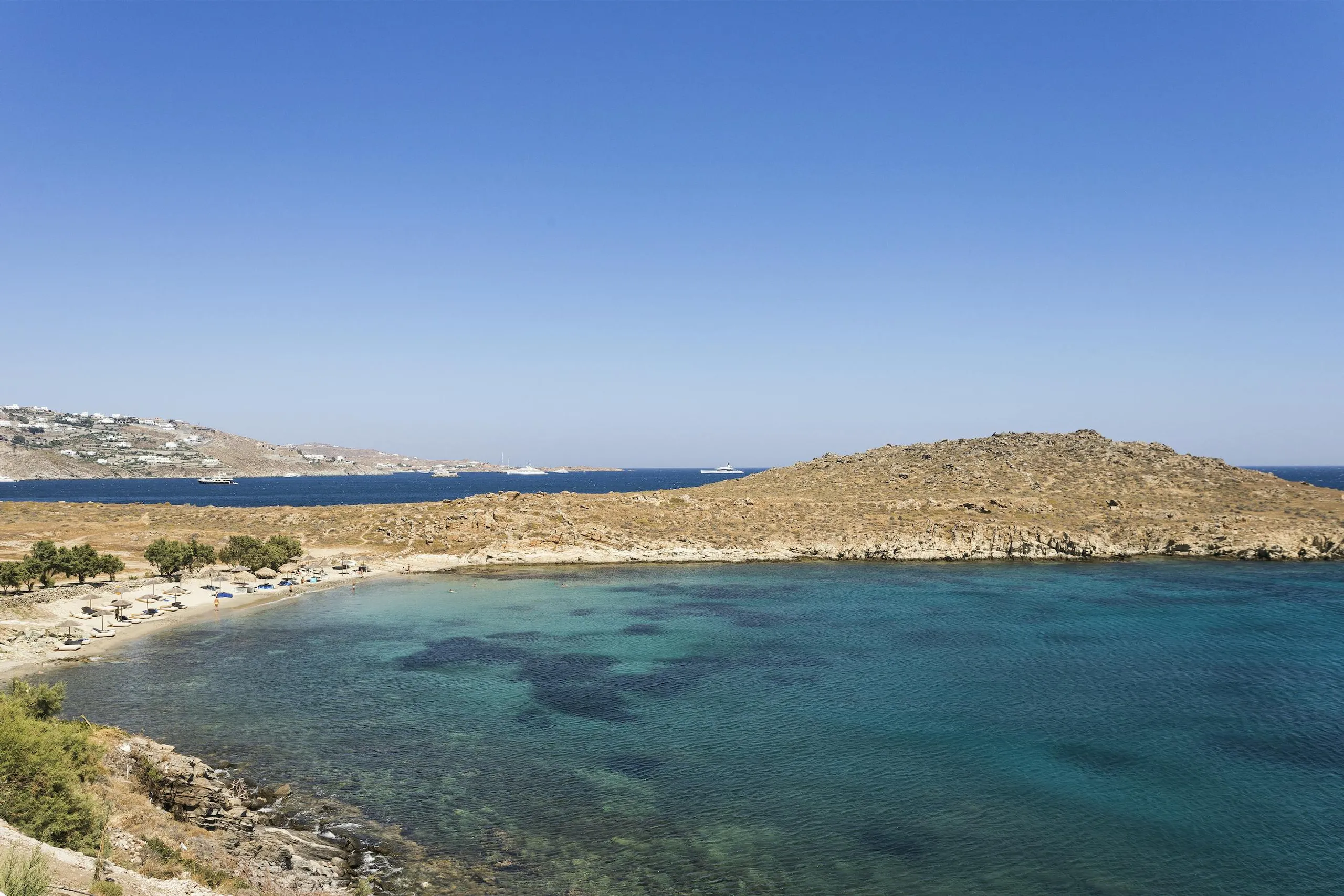 Glorious Mykonos Estate with Infinity Pool and Walks to Beach — photograph 4
