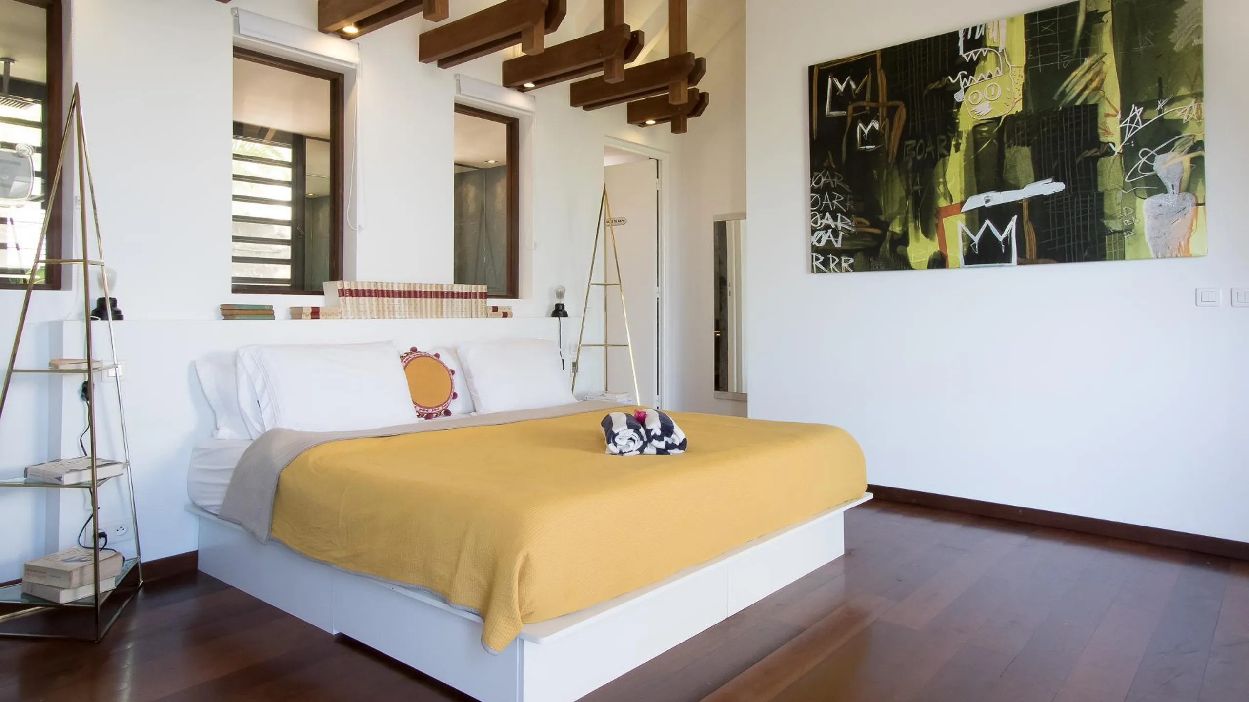 Superb Seaside Villa with Private Pool and Patio Dining — photograph 7