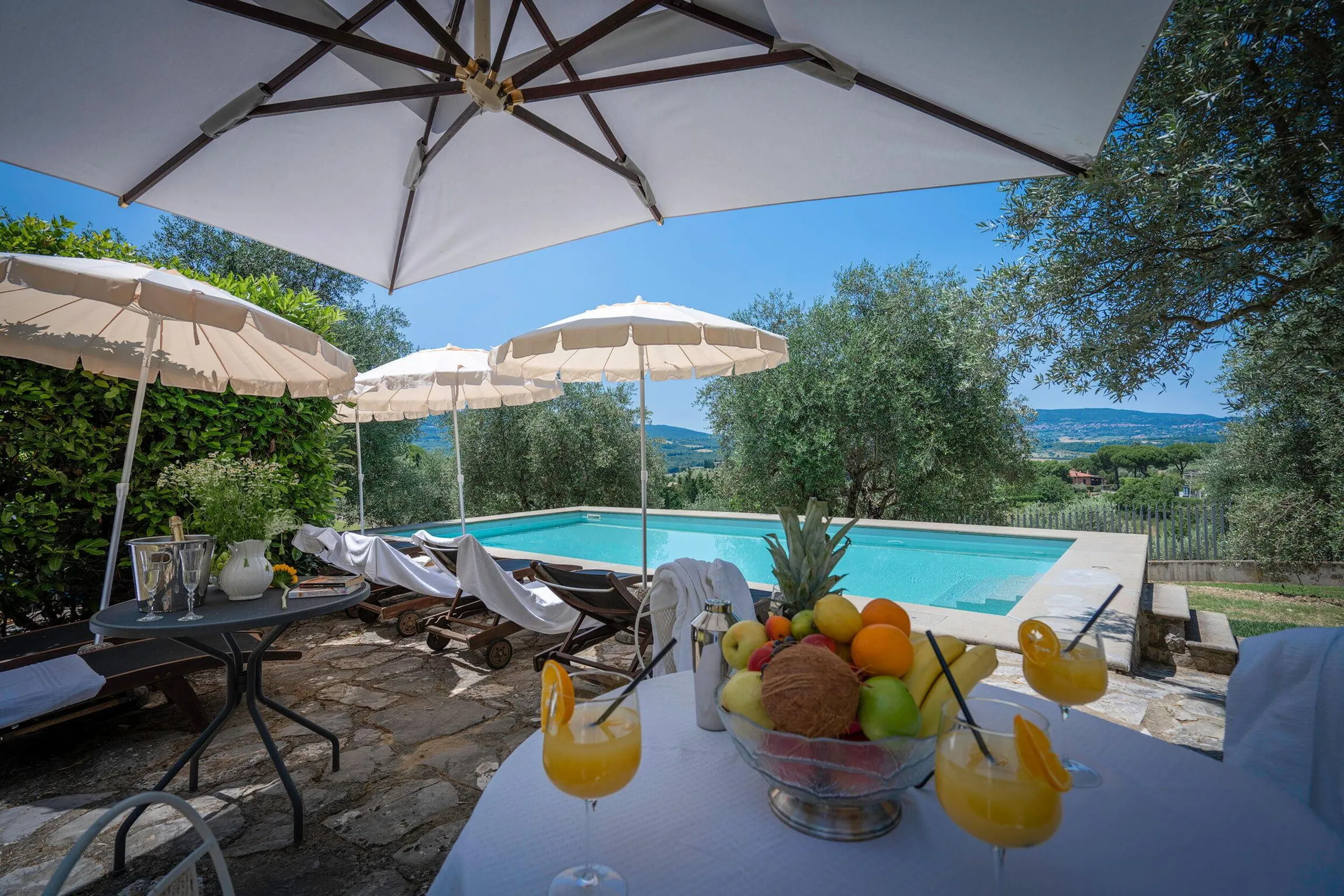 Imposing Localita Pignattaia Estate with Private Pool and Jacuzzi — photograph 4