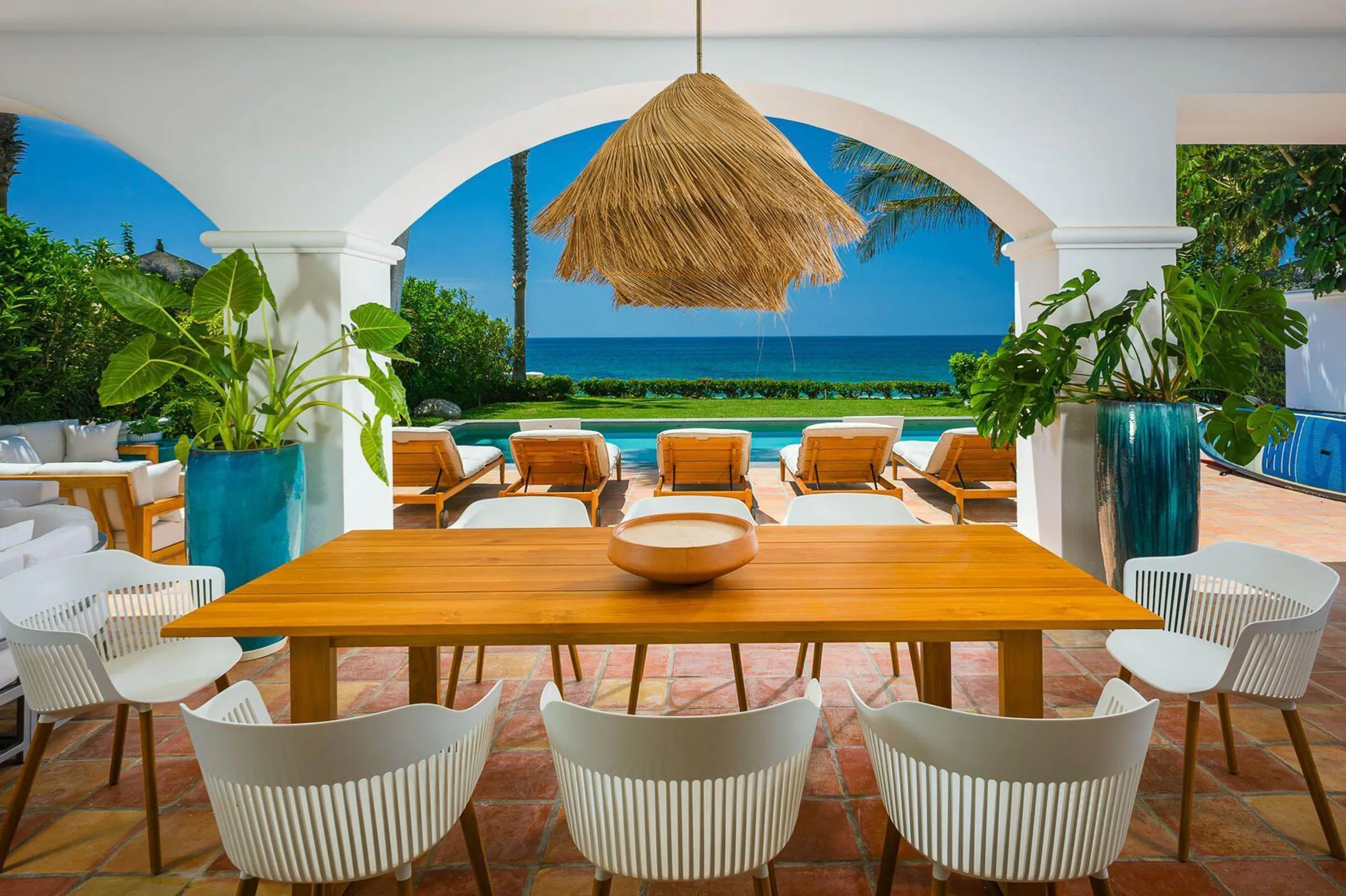 Palmilla Beachfront Elegance Villa with Resort Pool and Direct Beach Access — photograph 9