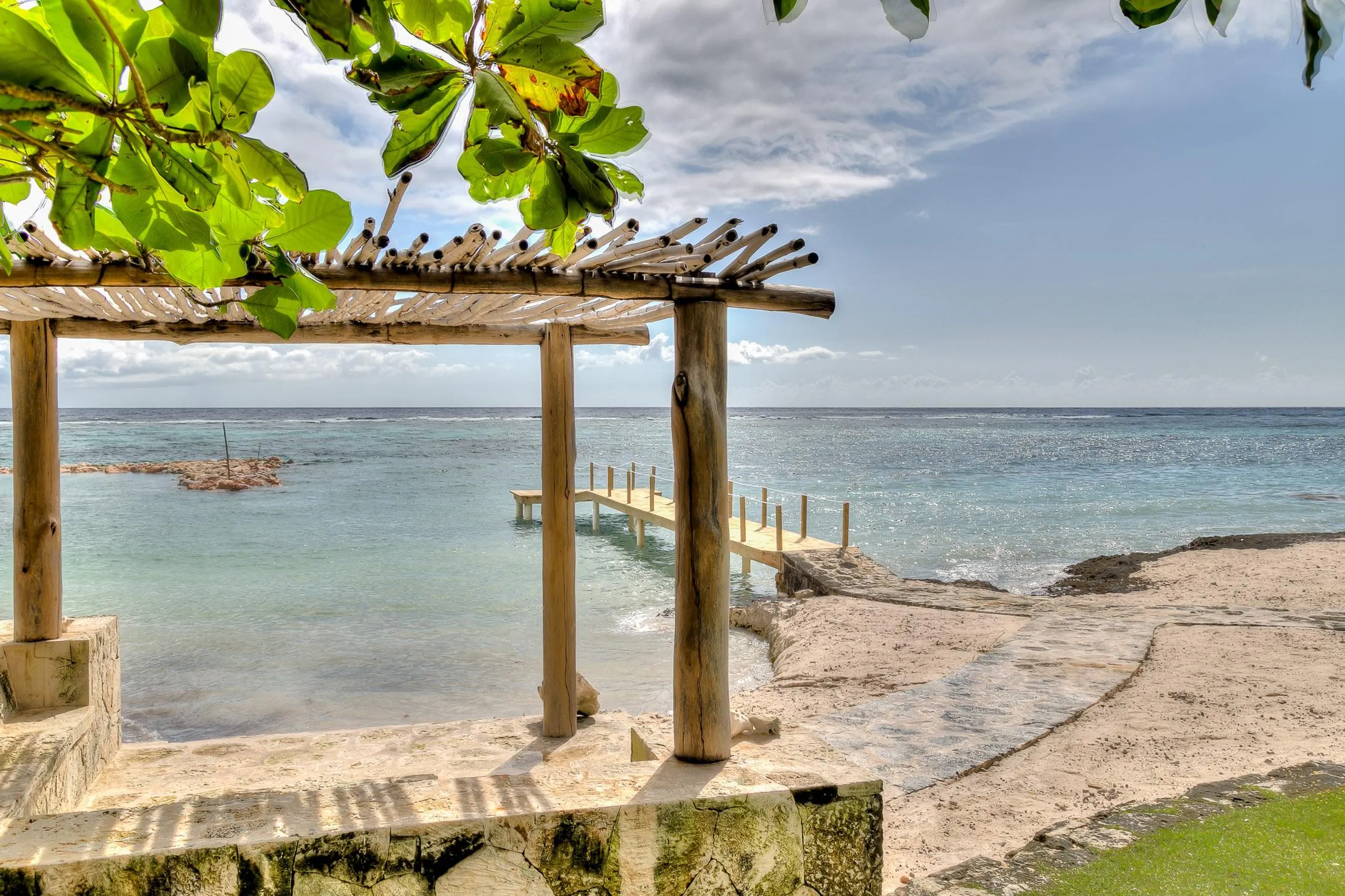 Colonial Heritage Villa with Private Pool and Sea Views — photograph 5